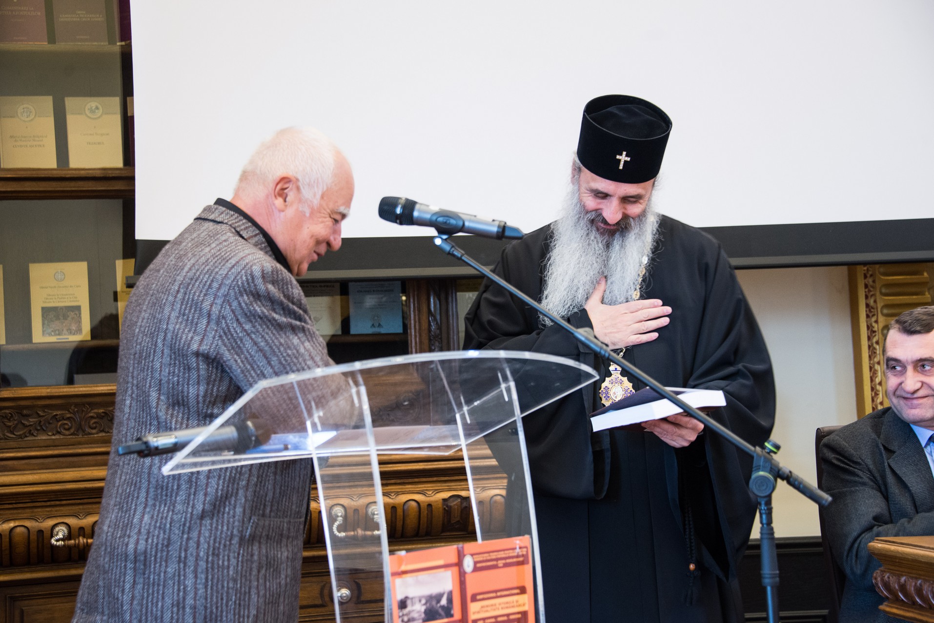 Foto: Tudorel Rusu IPS Mitropolit Teofan, prezent la deschiderea Simpozionului internațional „Memorie istorică și spiritualitate românească”