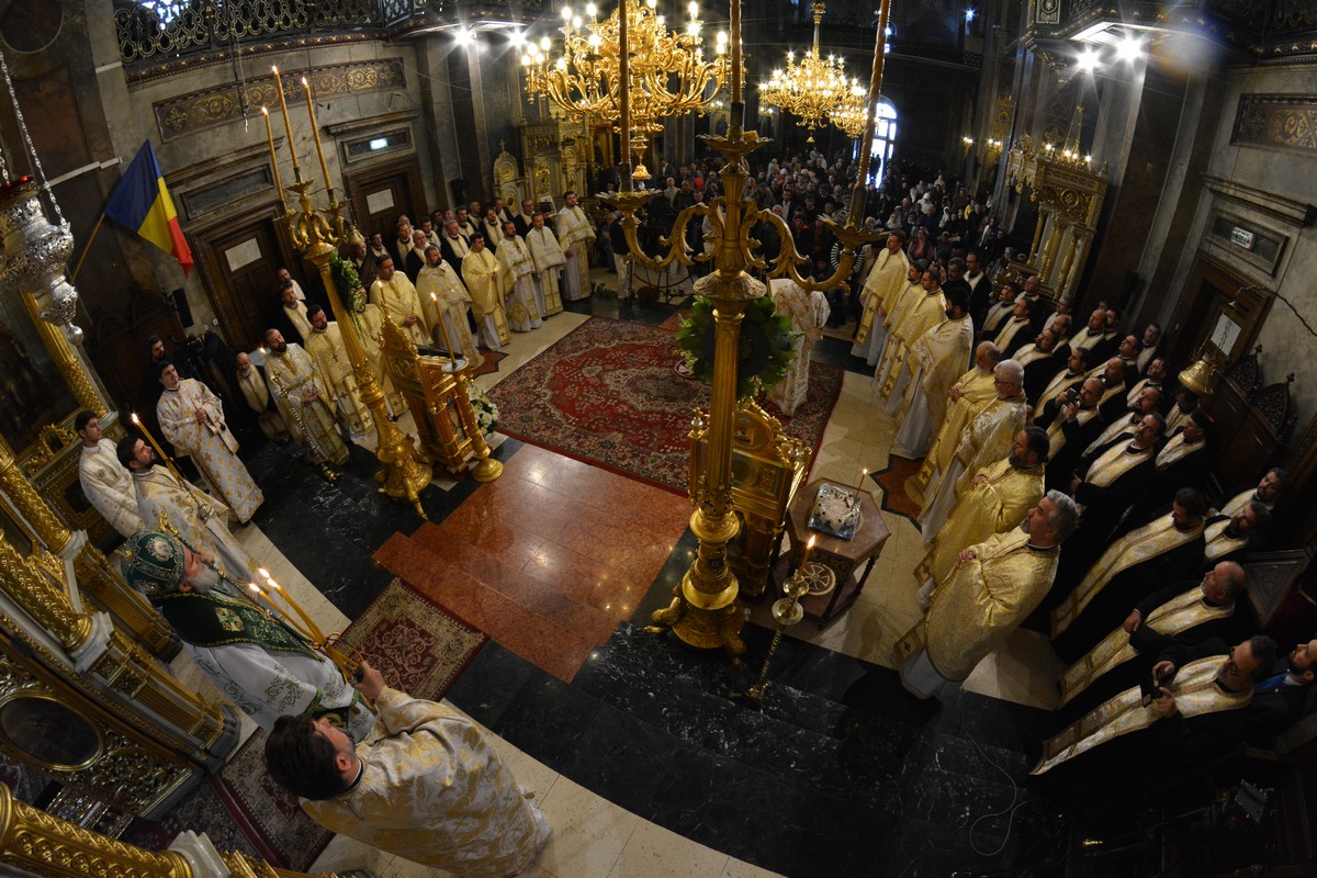 Liturghie arhierească la Catedrala Mitropolitană din Iaşi