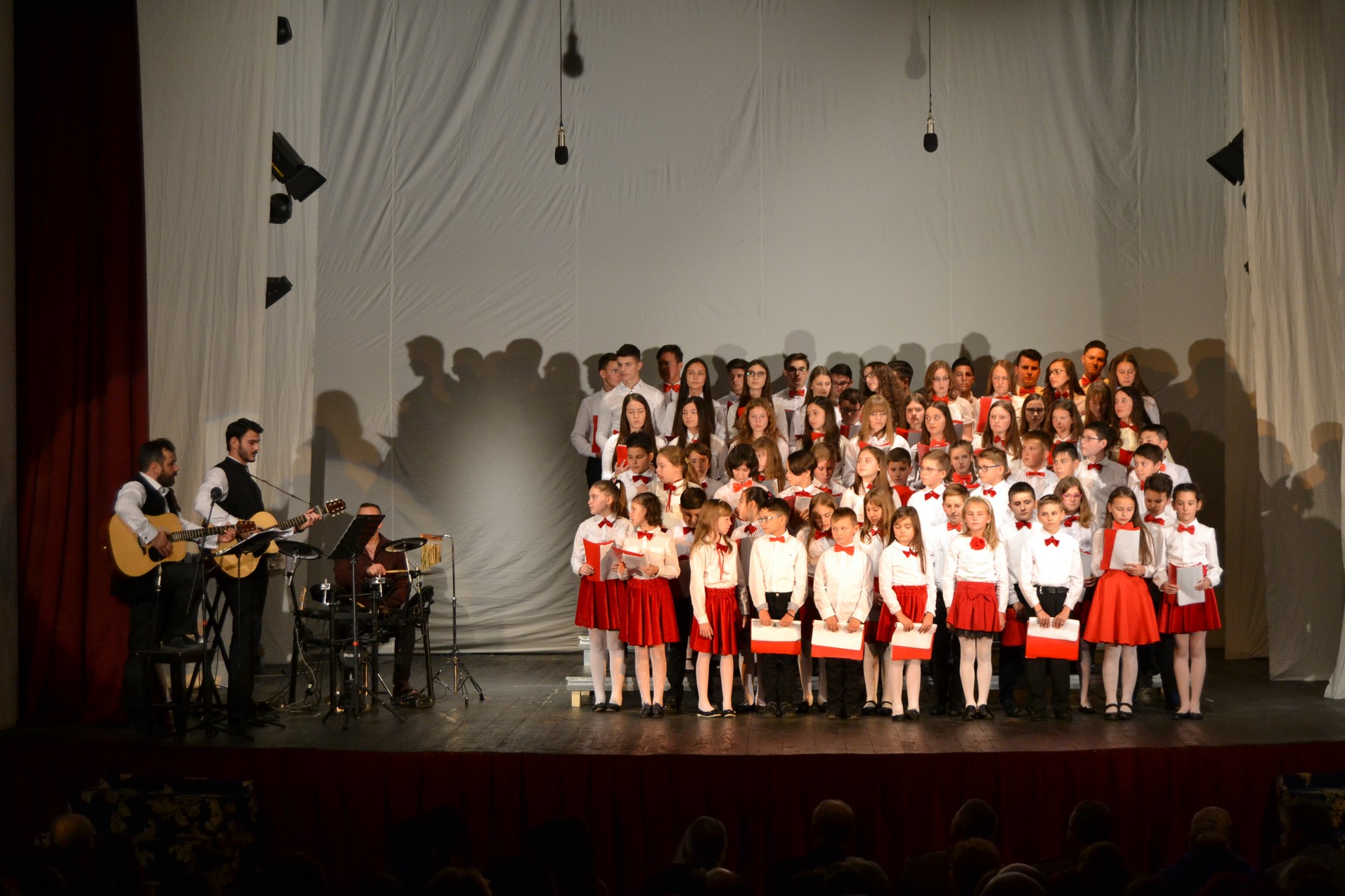 Spectacolul „Haide mamă, haide tată!” la Iaşi