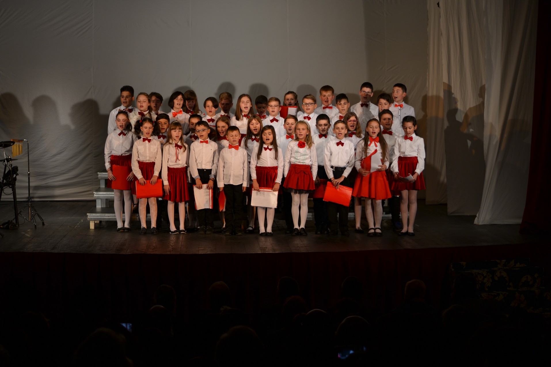 Spectacolul „Haide mamă, haide tată!” la Iaşi