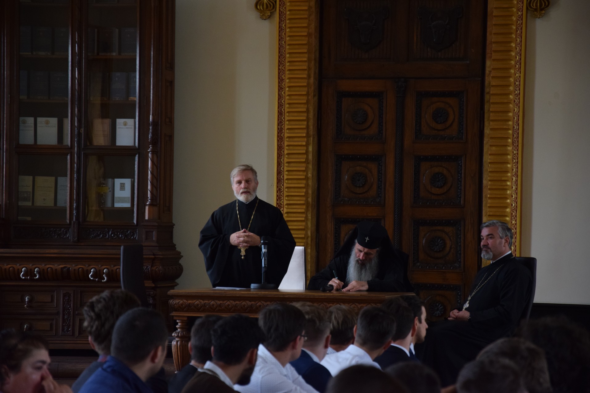 IPS Mitropolit Teofan: „Sfânta și Dumnezeiasca Liturghie este și trebuie să rămână centrul întregii vieți academice”