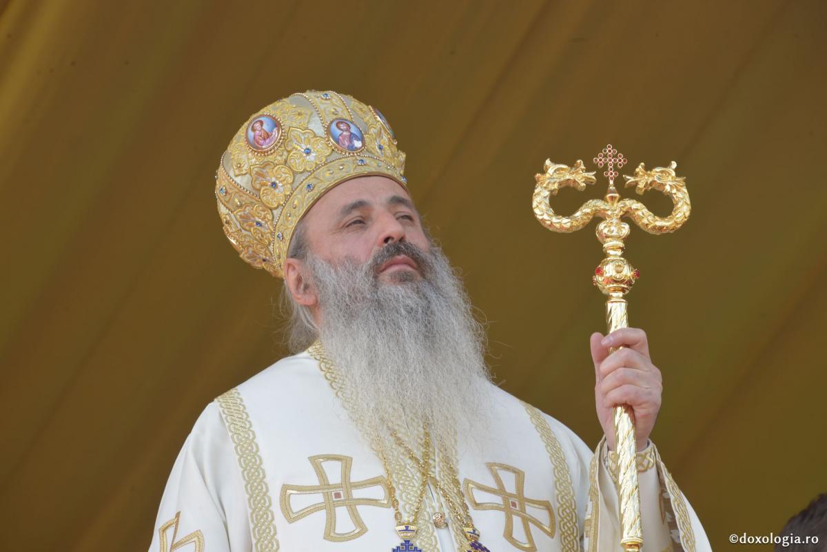 „An de an bateți drumul spre Iasi pentru o scurtă, dar atât de înălțătoare și de cuprinzătoare clipă!”