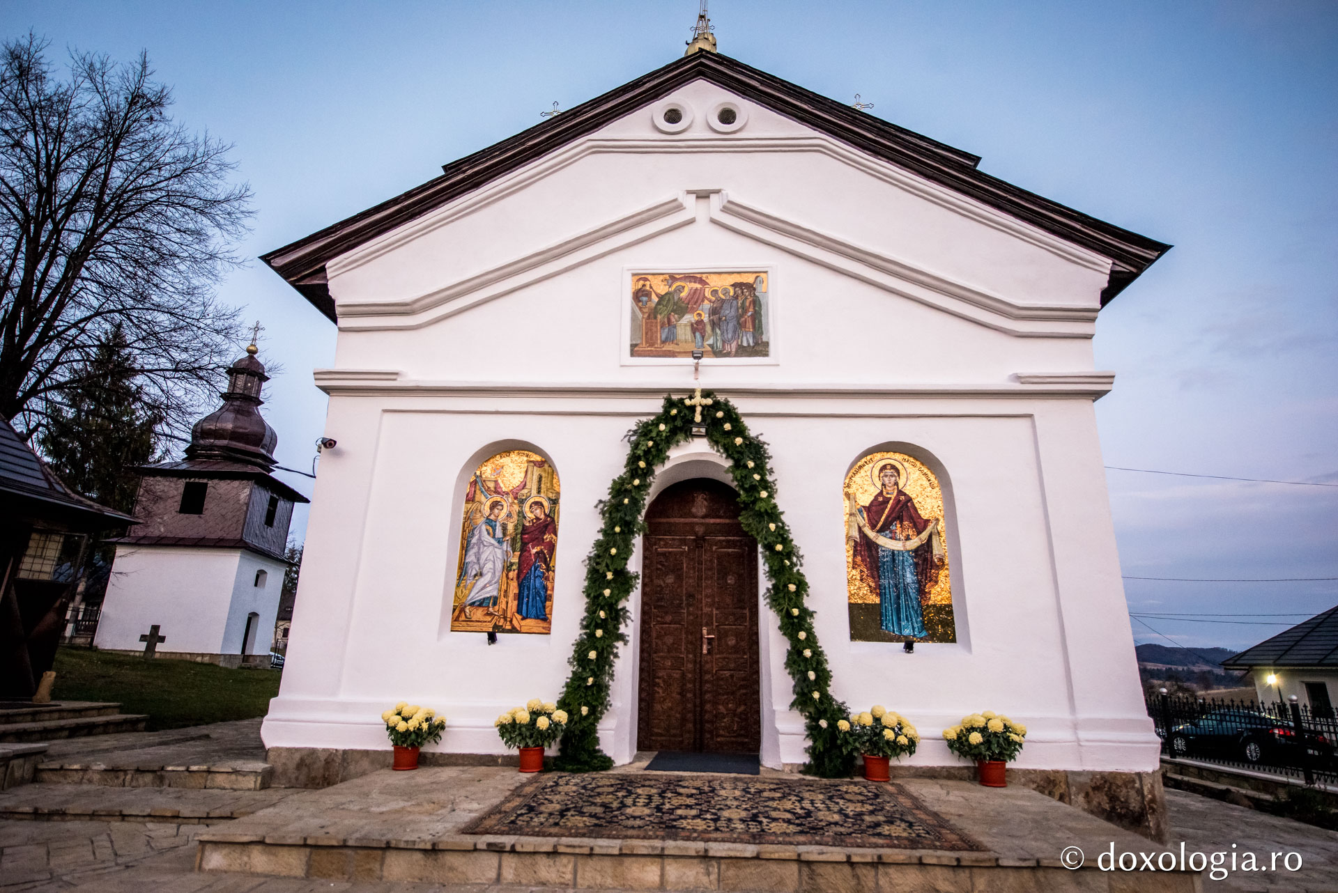 (Foto) Început de hram la schitul Vovidenia
