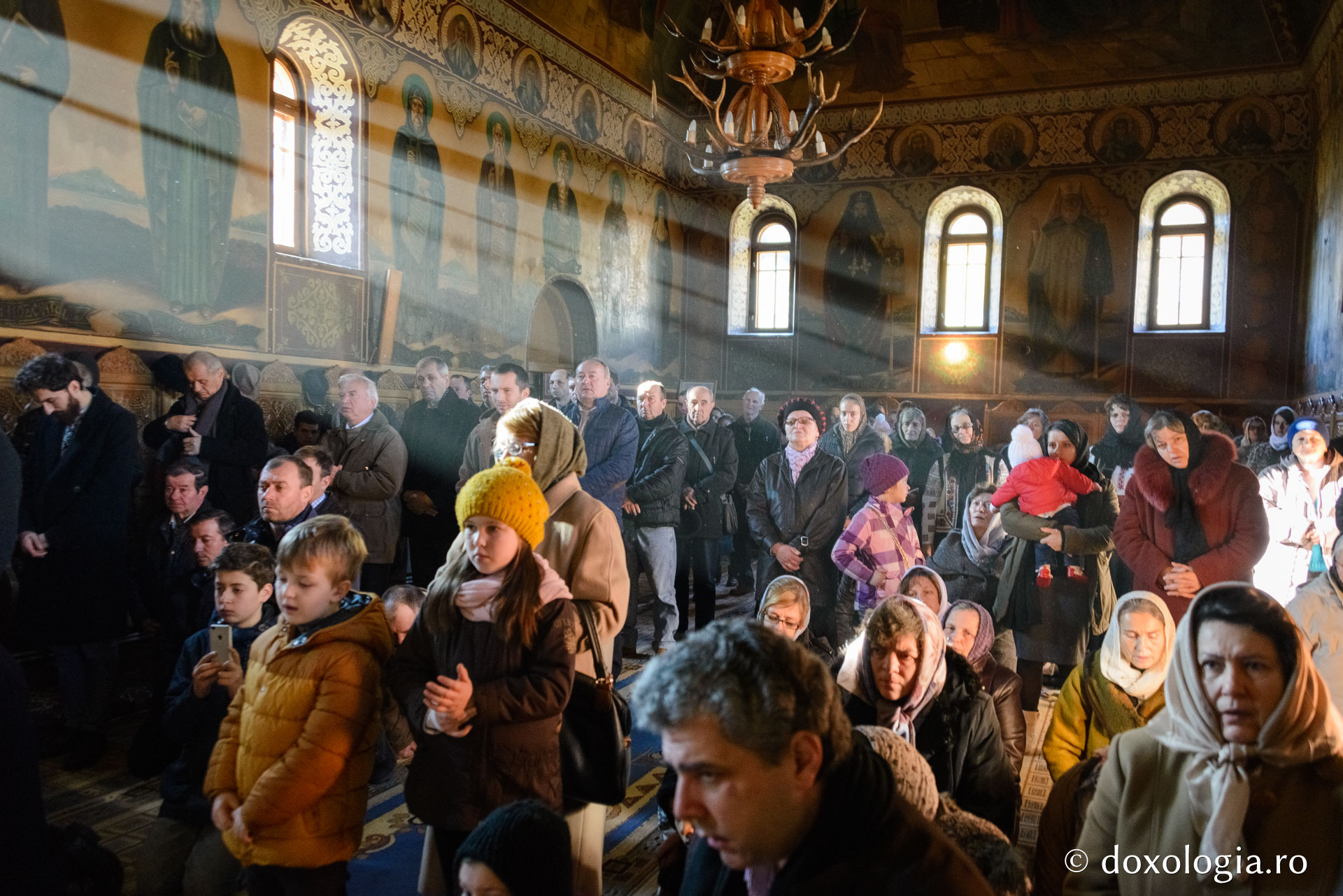 Hram la Mănăstirea Peștera: „Omul este chemat să devină templu al Duhului Sfânt”