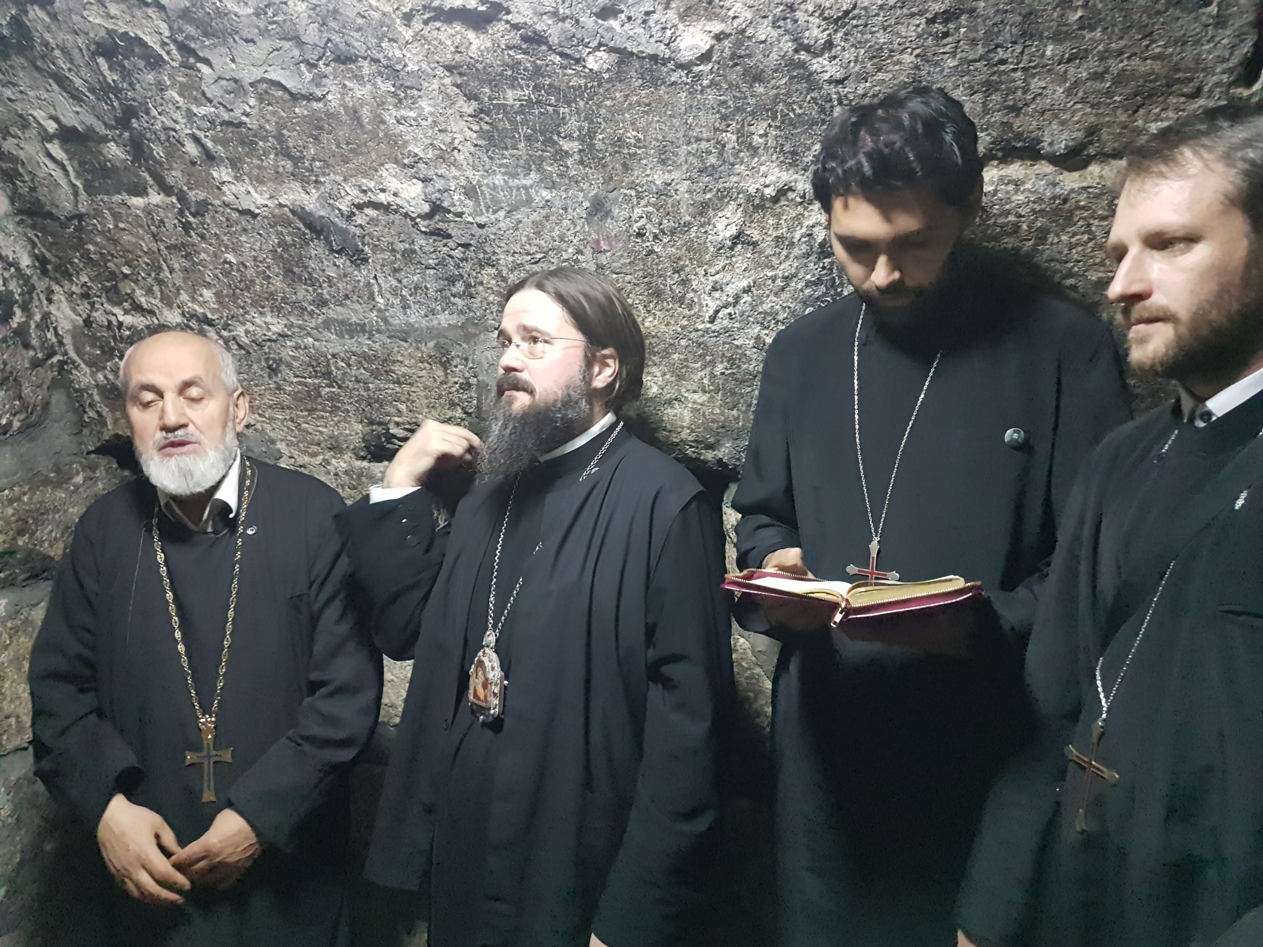 Preasfințitul Episcop Macarie Drăgoi, alături de un grup de români din Suedia, în pelerinaj la Locurile Sfinte