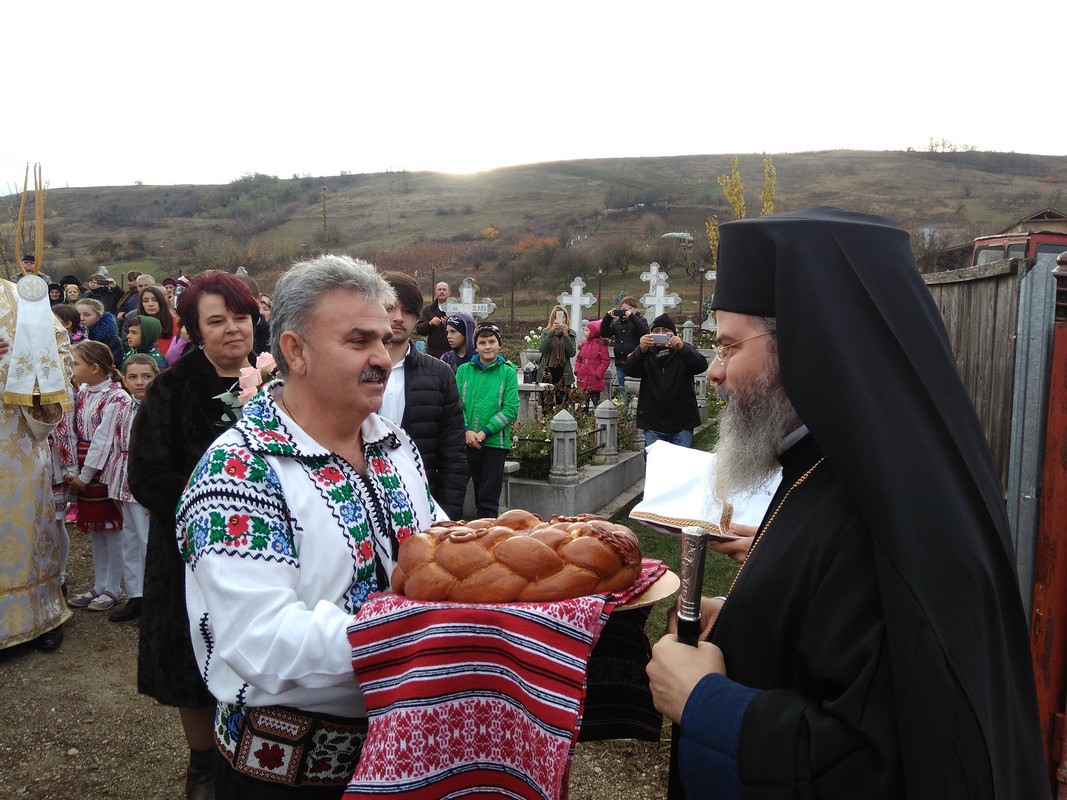 Clopotul din Filia Vaduri, sfinţit de PS Ignatie