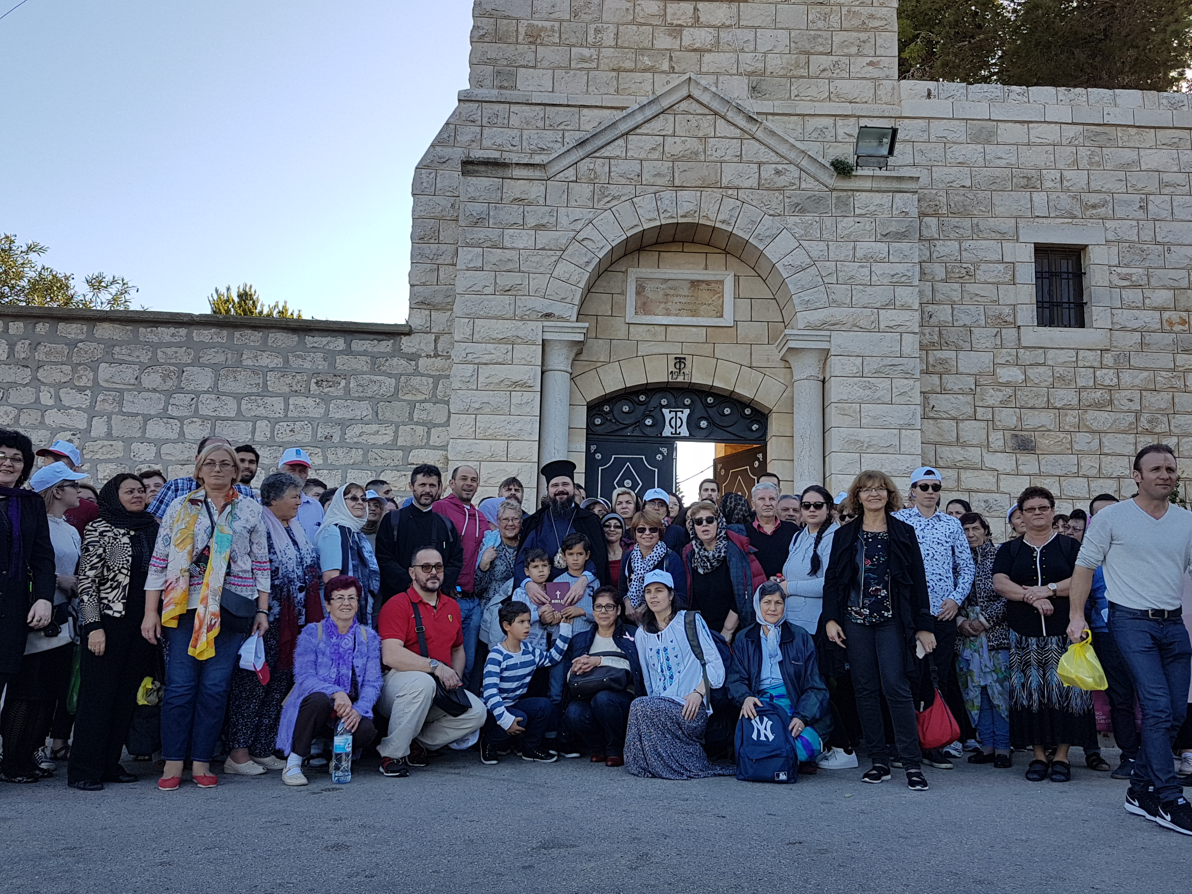 Preasfințitul Episcop Macarie Drăgoi, alături de un grup de români din Suedia, în pelerinaj la Locurile Sfinte