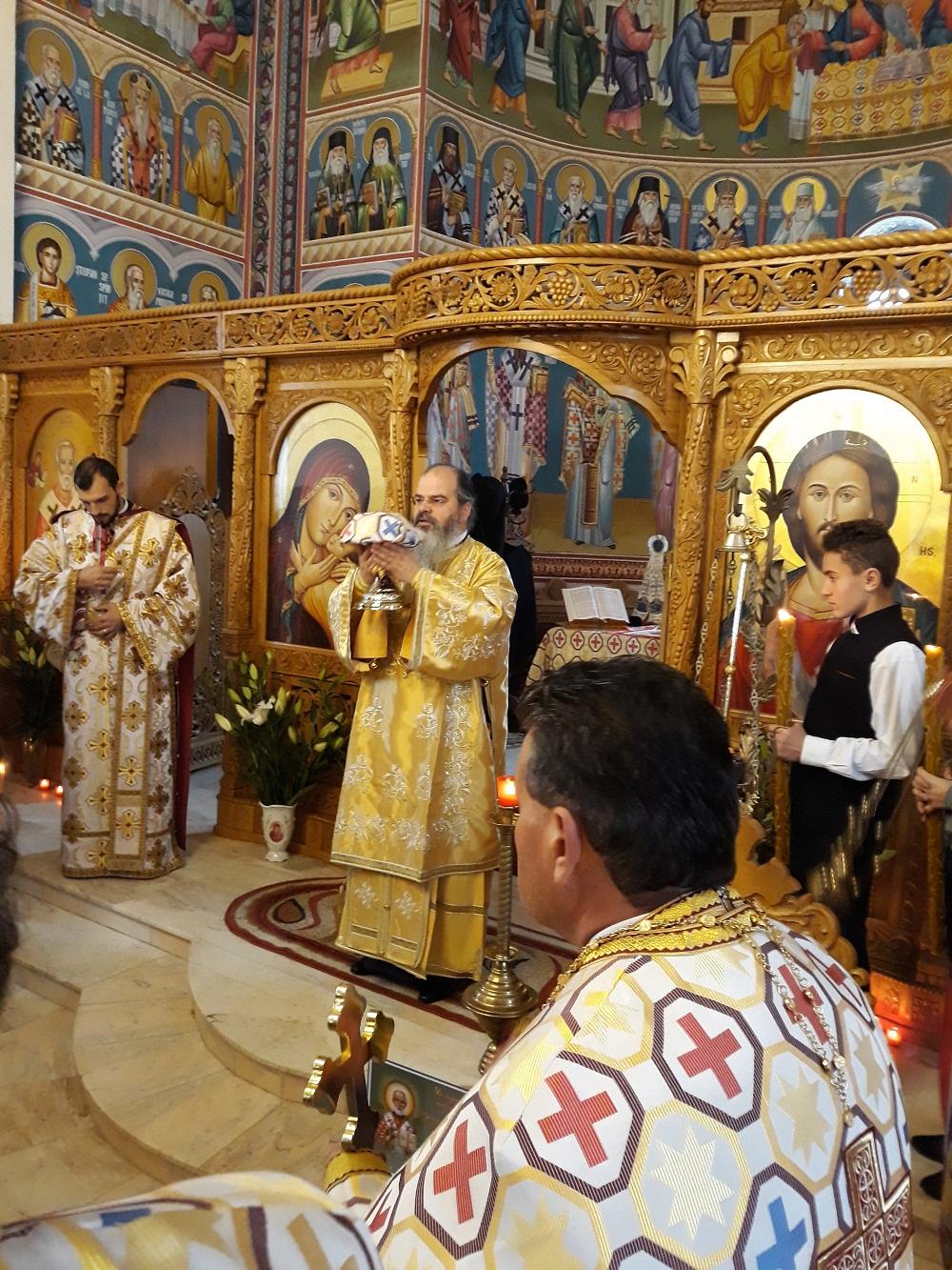 Sfântul Nectarie sărbătorit prin Liturghie arhierească