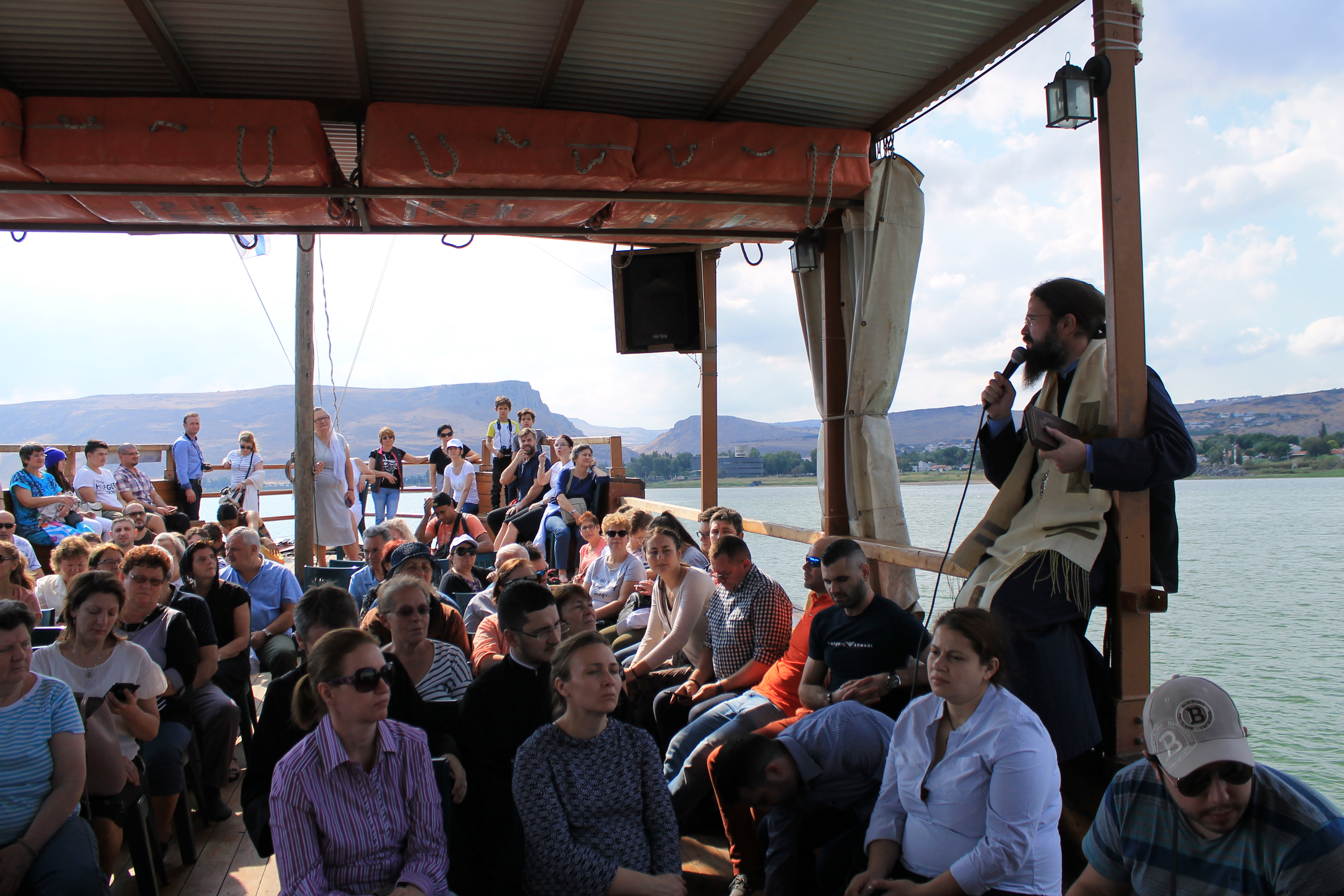 Preasfințitul Episcop Macarie Drăgoi, alături de un grup de români din Suedia, în pelerinaj la Locurile Sfinte