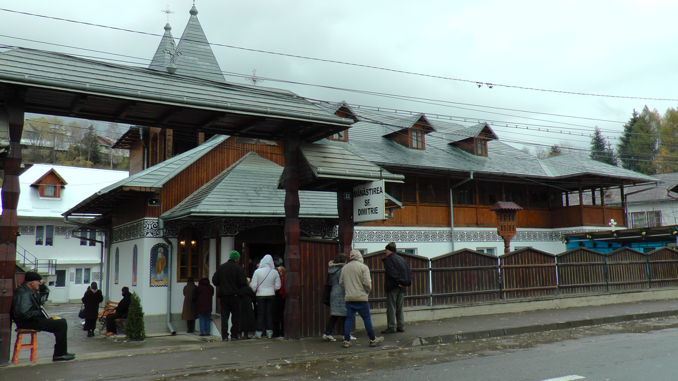Liturghie arhierească la Mănăstirea „Sfântul Dimitrie din Vatra Dornei Liturghie arhierească la Mănăstirea „Sfântul Dimitrie din Vatra Dornei