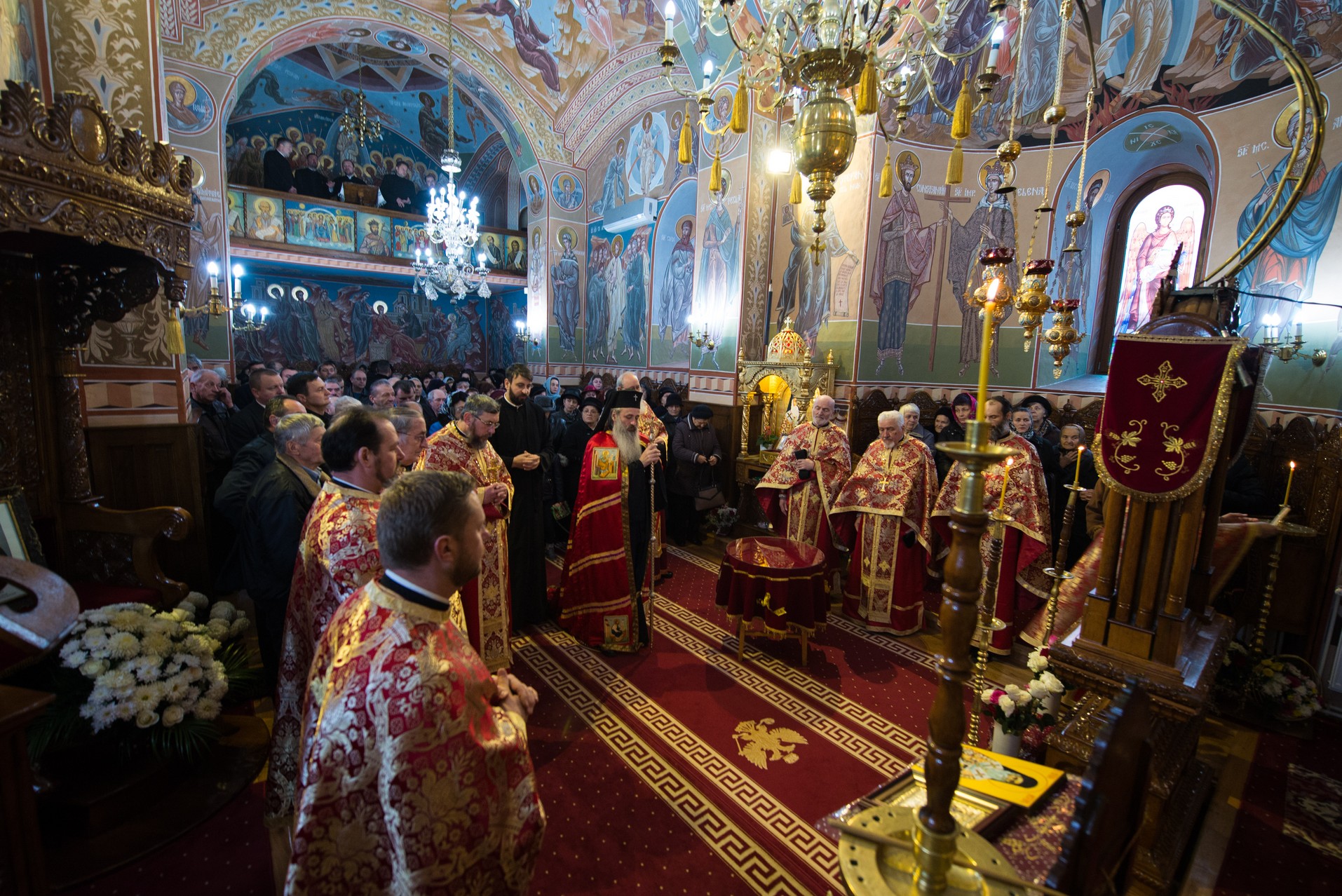 IPS Mitropolit Teofan: „Rămâne pe picioarele sale, adică puternic, doar cel care îngenunchează la rugăciune”