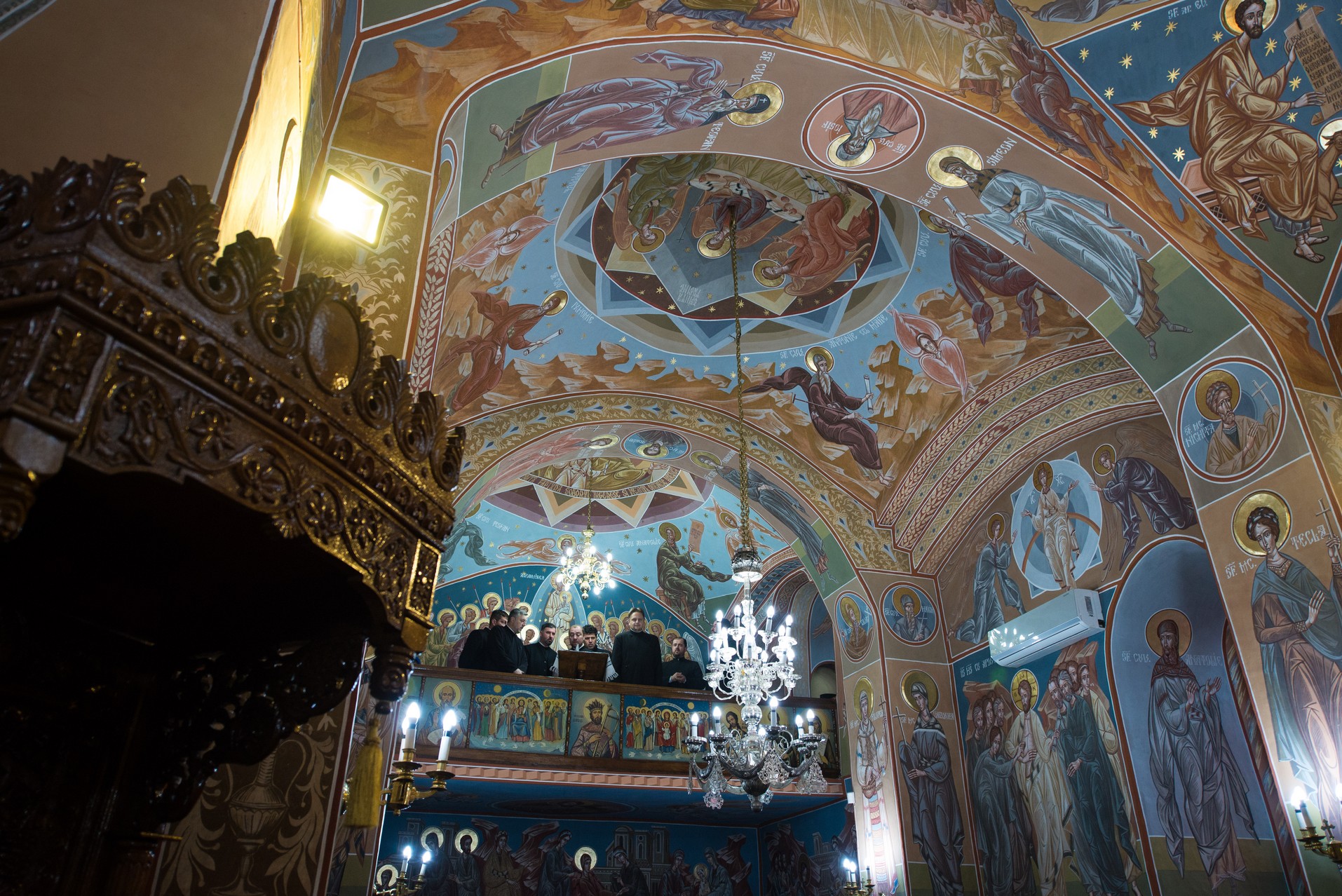 IPS Mitropolit Teofan: „Rămâne pe picioarele sale, adică puternic, doar cel care îngenunchează la rugăciune”