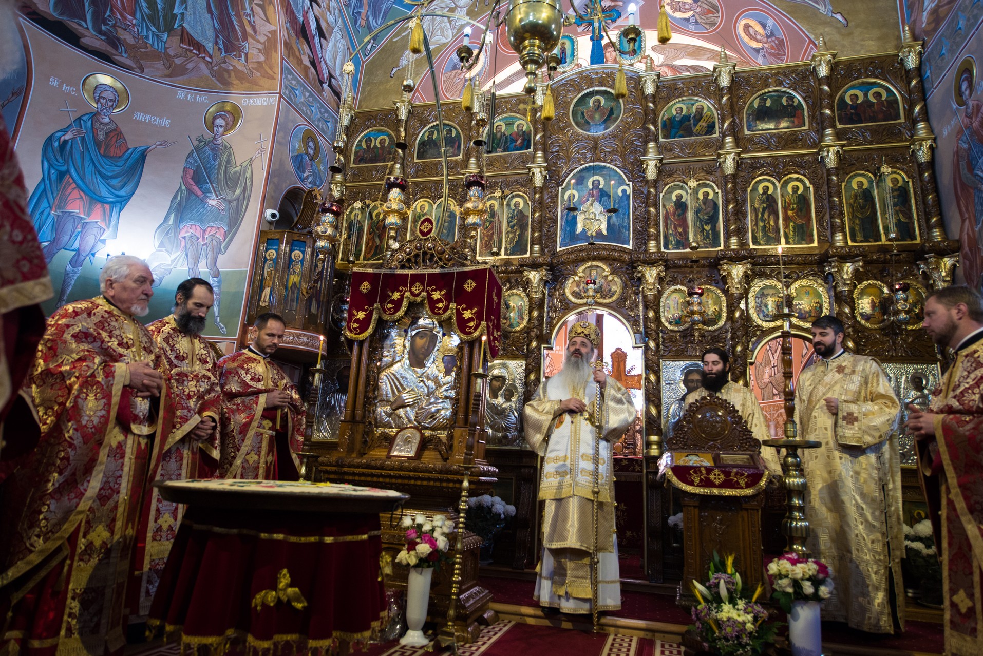 IPS Mitropolit Teofan: „Rămâne pe picioarele sale, adică puternic, doar cel care îngenunchează la rugăciune”