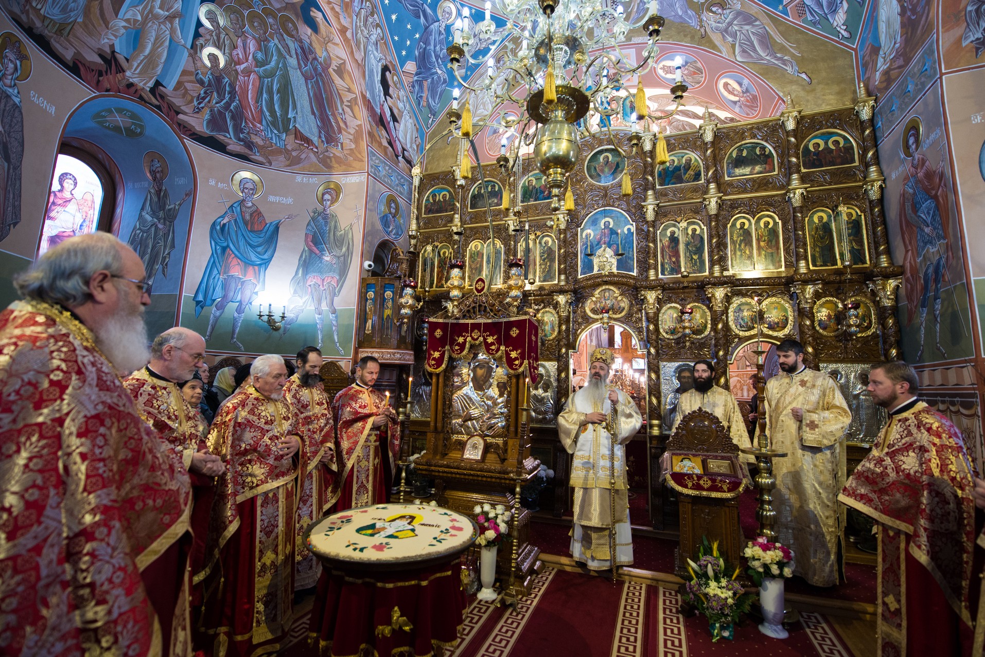 IPS Mitropolit Teofan: „Rămâne pe picioarele sale, adică puternic, doar cel care îngenunchează la rugăciune”