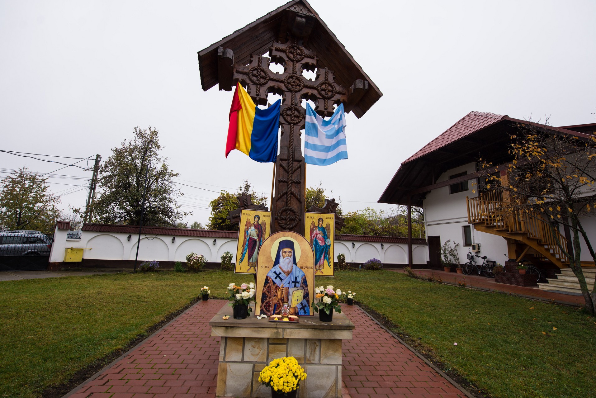 IPS Mitropolit Teofan: „Rămâne pe picioarele sale, adică puternic, doar cel care îngenunchează la rugăciune”