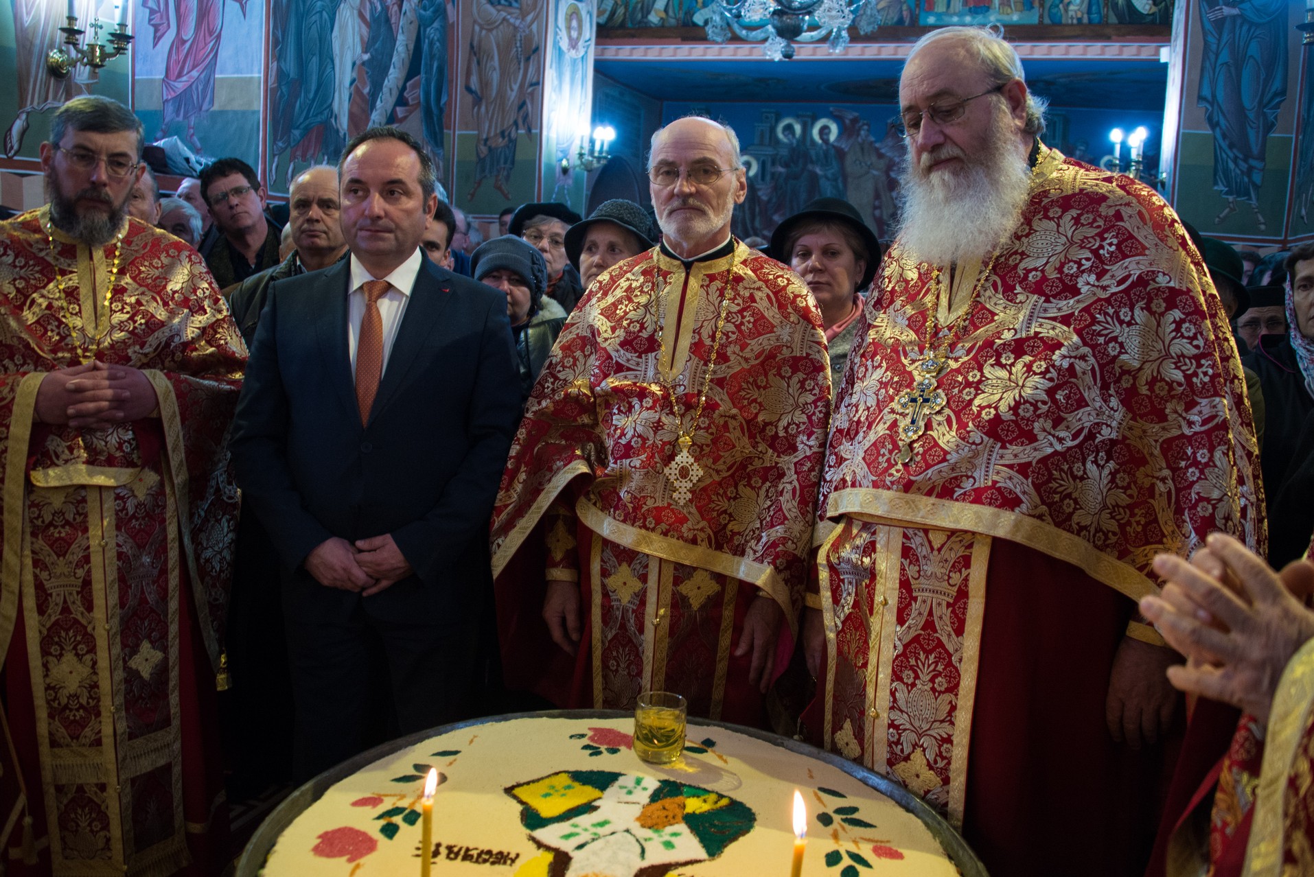 IPS Mitropolit Teofan: „Rămâne pe picioarele sale, adică puternic, doar cel care îngenunchează la rugăciune”