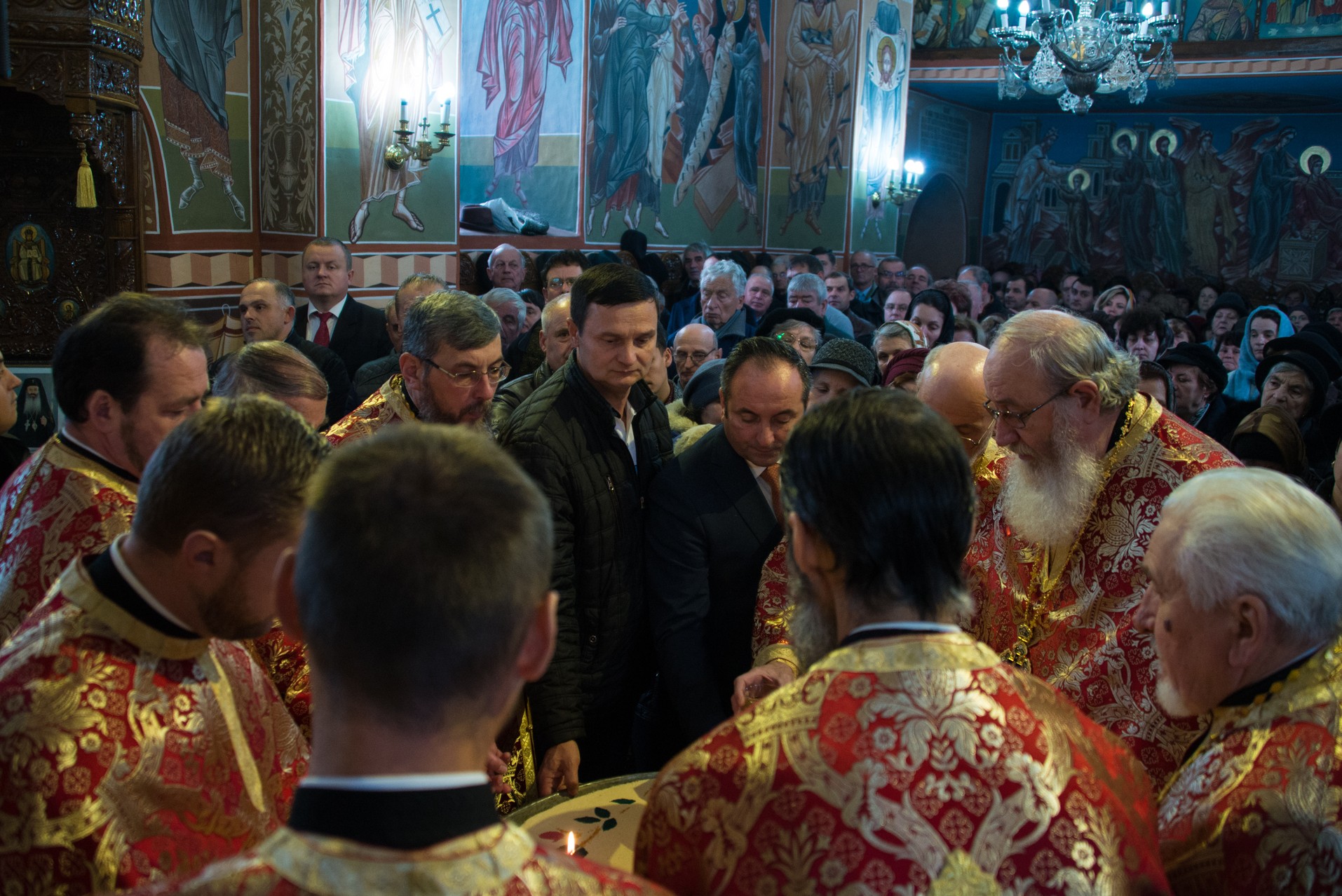 IPS Mitropolit Teofan: „Rămâne pe picioarele sale, adică puternic, doar cel care îngenunchează la rugăciune”