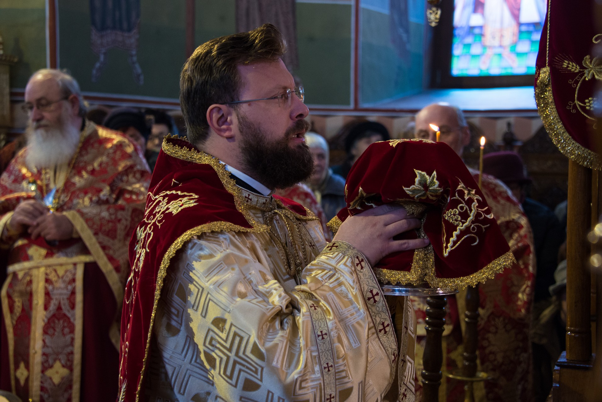 IPS Mitropolit Teofan: „Rămâne pe picioarele sale, adică puternic, doar cel care îngenunchează la rugăciune”