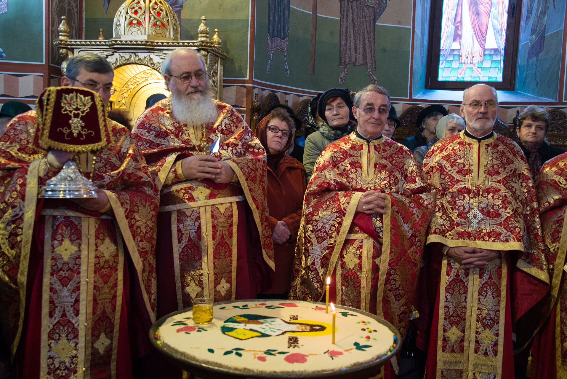 IPS Mitropolit Teofan: „Rămâne pe picioarele sale, adică puternic, doar cel care îngenunchează la rugăciune”