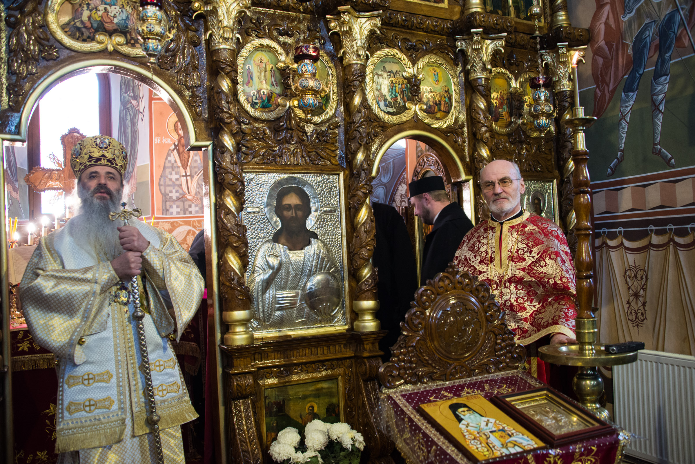 IPS Mitropolit Teofan: „Rămâne pe picioarele sale, adică puternic, doar cel care îngenunchează la rugăciune”