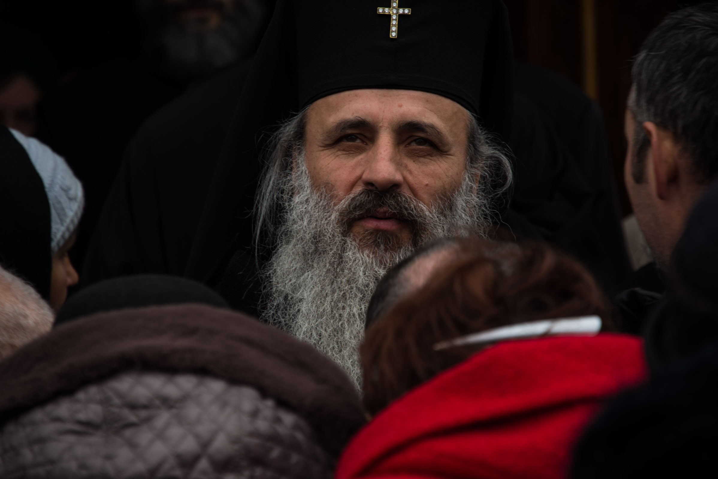 IPS Mitropolit Teofan: „Rămâne pe picioarele sale, adică puternic, doar cel care îngenunchează la rugăciune”