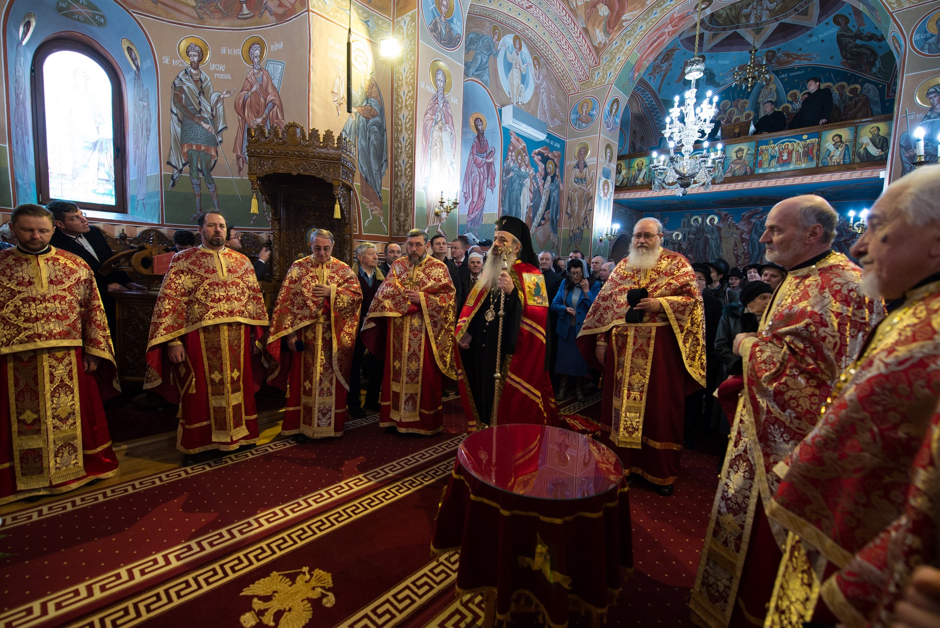 IPS Mitropolit Teofan: „Rămâne pe picioarele sale, adică puternic, doar cel care îngenunchează la rugăciune”