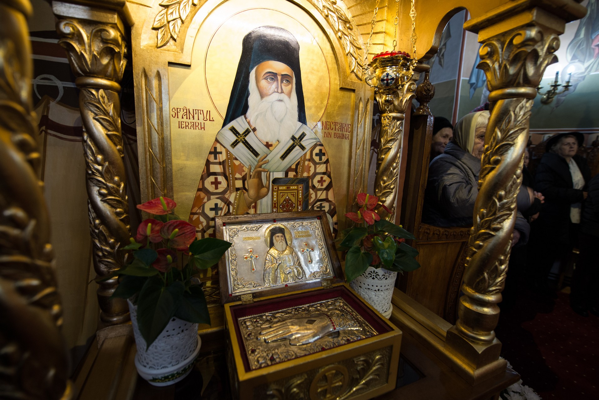 IPS Mitropolit Teofan: „Rămâne pe picioarele sale, adică puternic, doar cel care îngenunchează la rugăciune”