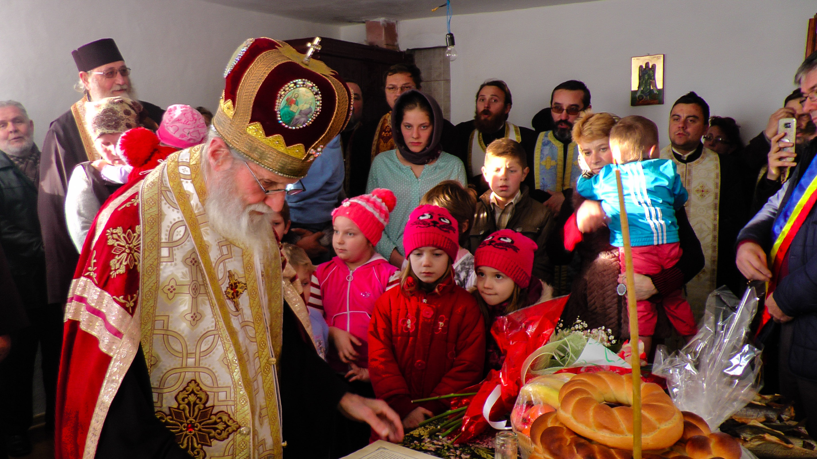 Casă nouă pentru o familie nevoiașă din Zamostea, construită de Biserica Ortodoxă Română în 19 zile