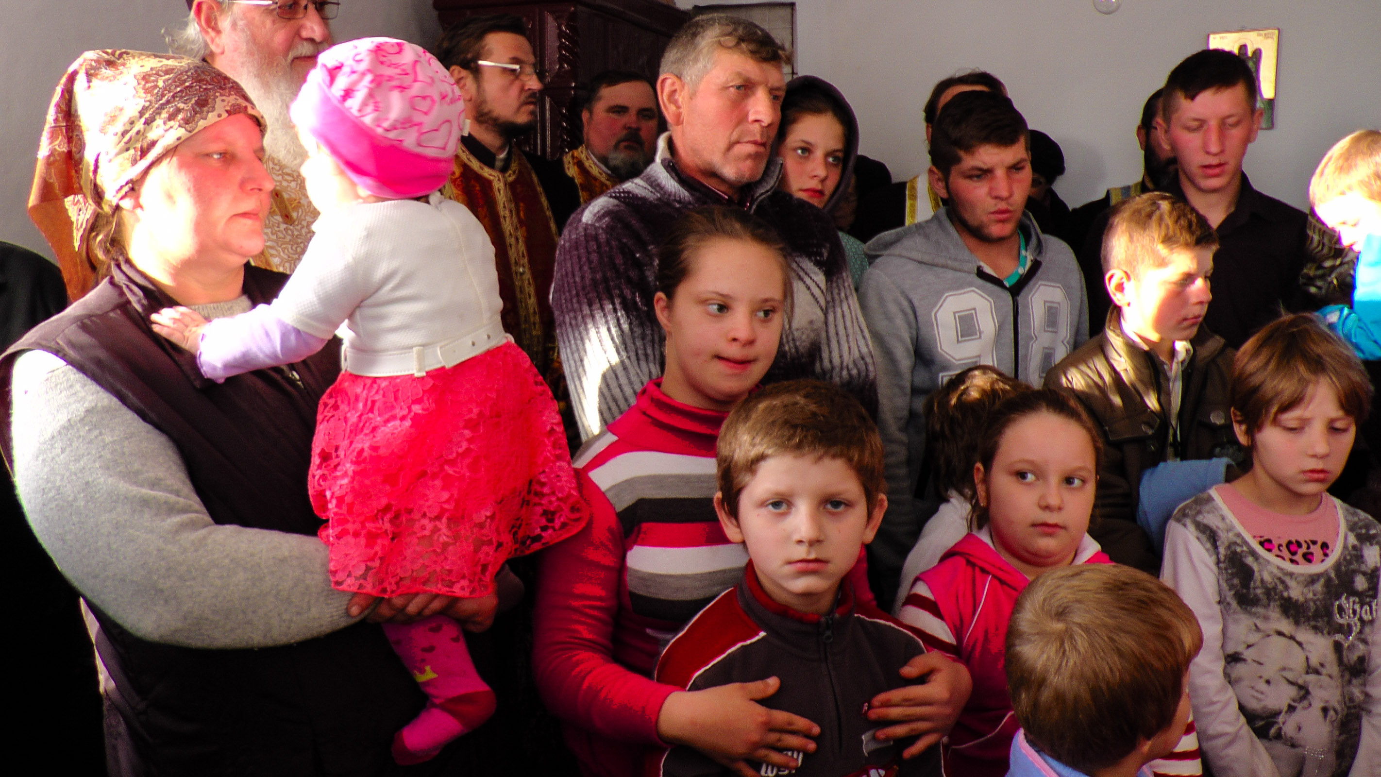 Casă nouă pentru o familie nevoiașă din Zamostea, construită de Biserica Ortodoxă Română în 19 zile