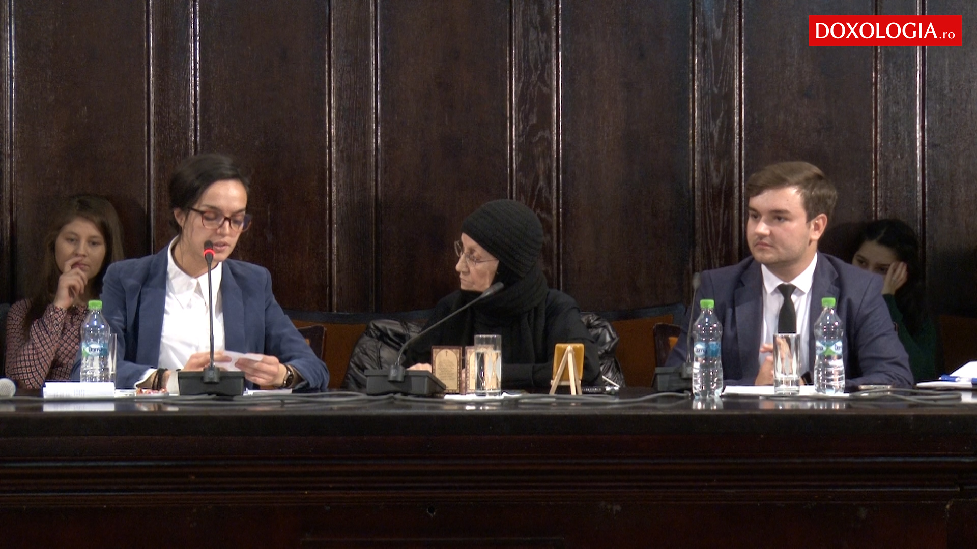 (Video) „Treptele iubirii – de la prietenie la căsătorie” – Maica Siluana Vlad | Partea a II-a