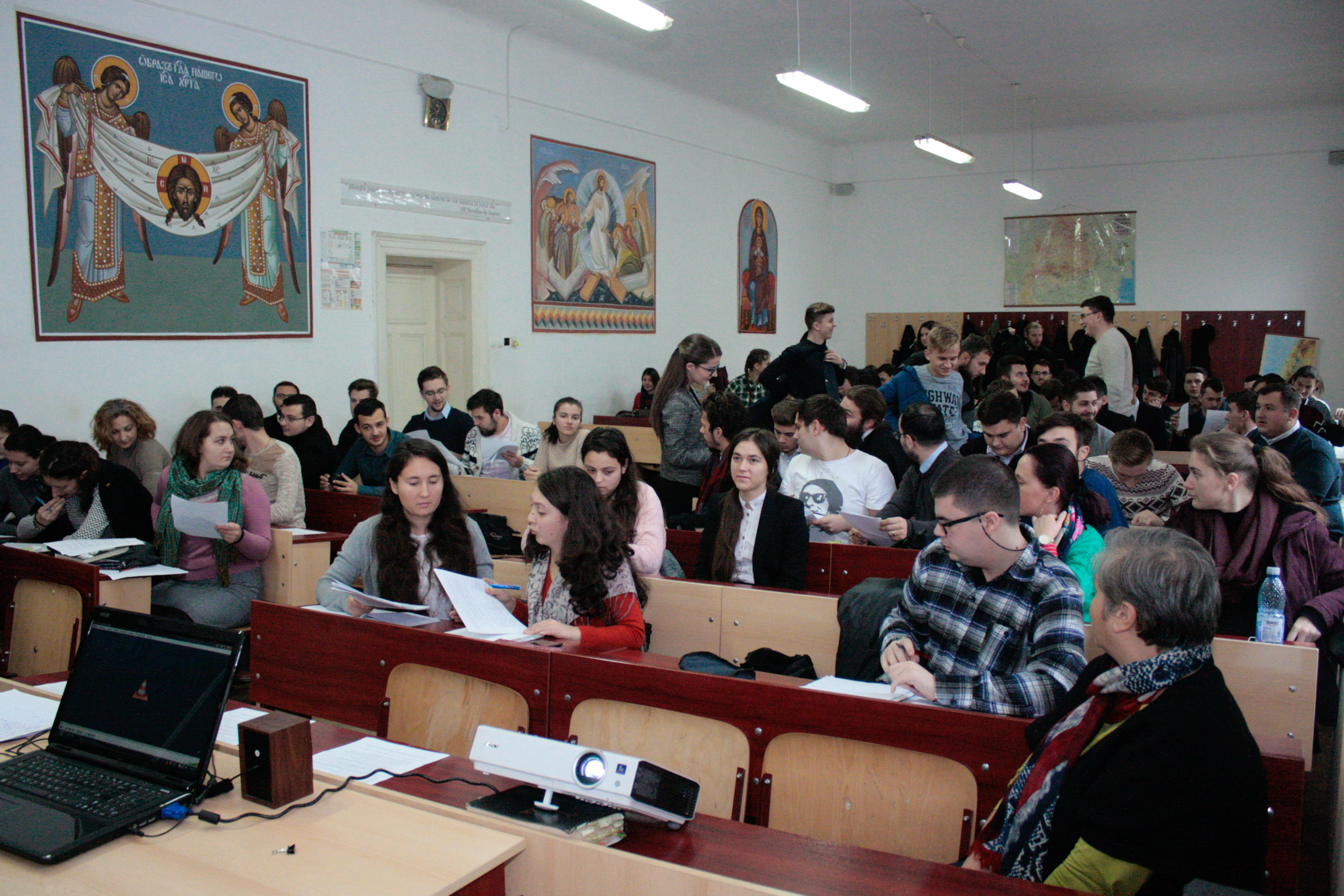 Curs atipic la Facultatea de Teologie din Iași: „Despre parenting sau ce facem să devenim părinţi mai buni sau mai răi”