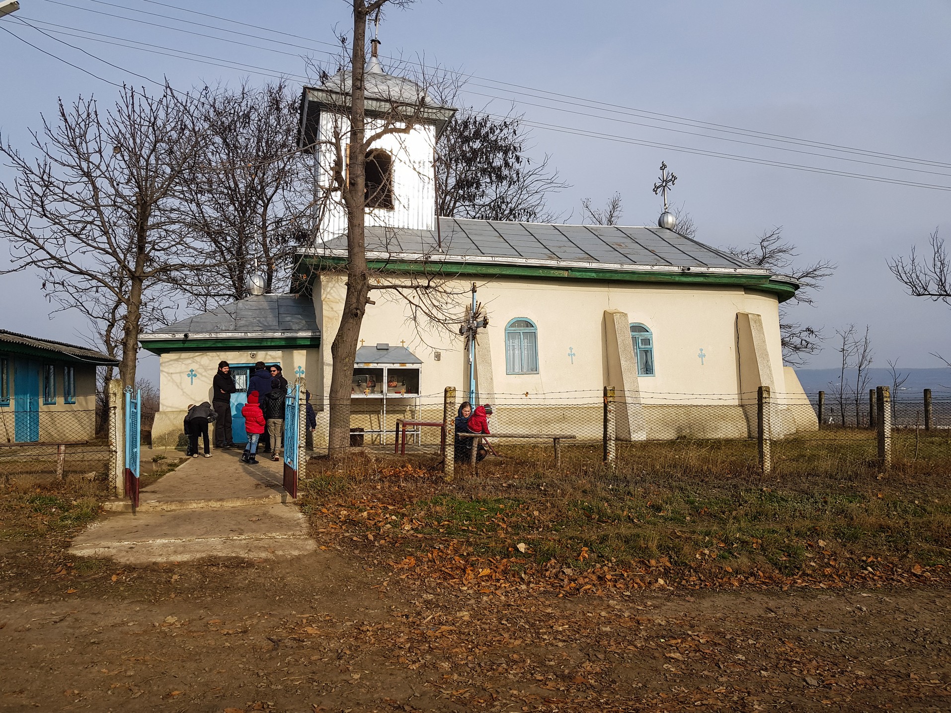 „Cutia cu papucei pentru Ei” împarte din nou bucurii