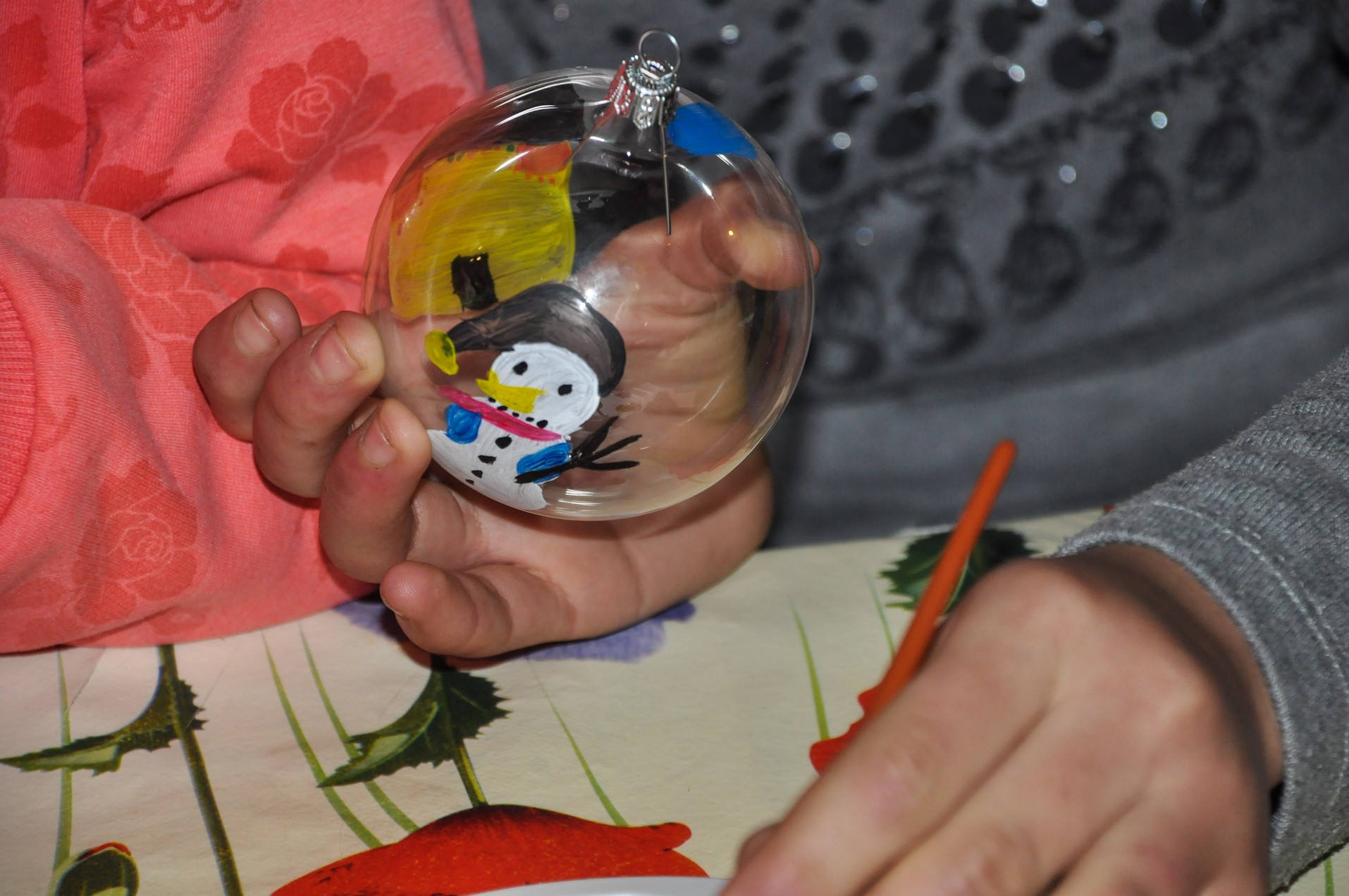 „Cutia cu papucei pentru Ei” împarte din nou bucurii