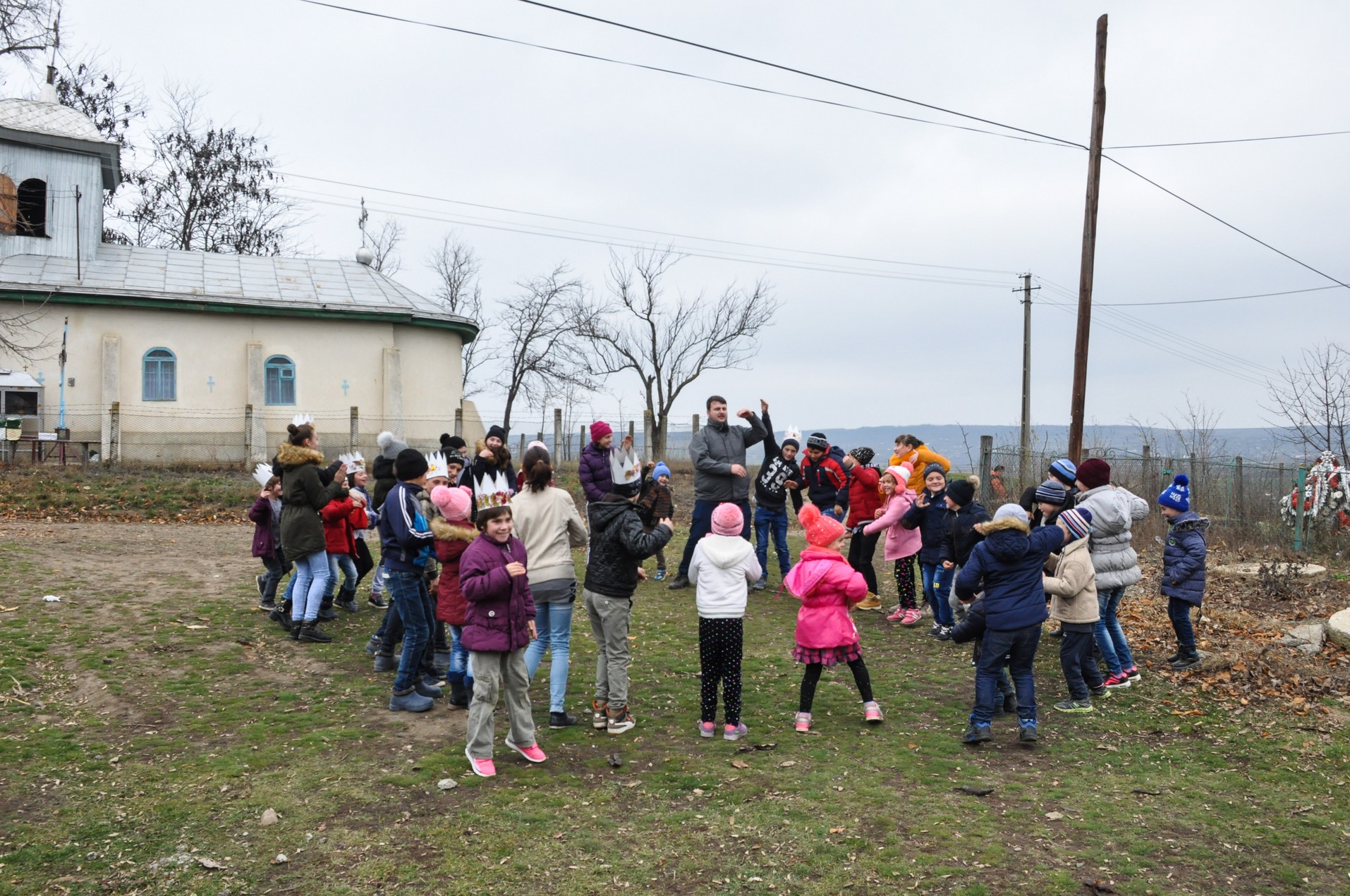 „Cutia cu papucei pentru Ei” împarte din nou bucurii