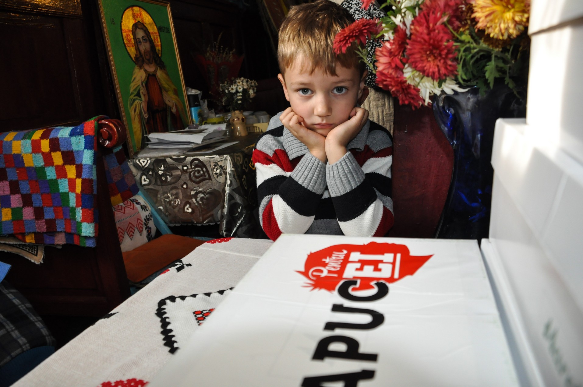 „Cutia cu papucei pentru Ei” împarte din nou bucurii