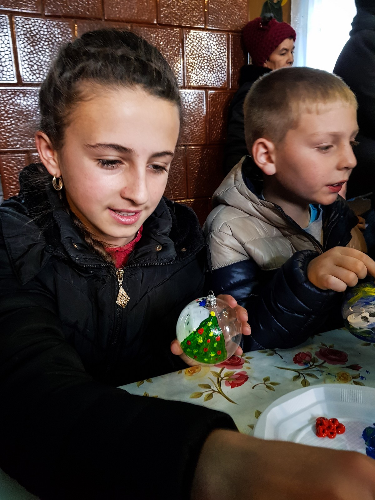 „Cutia cu papucei pentru Ei” împarte din nou bucurii