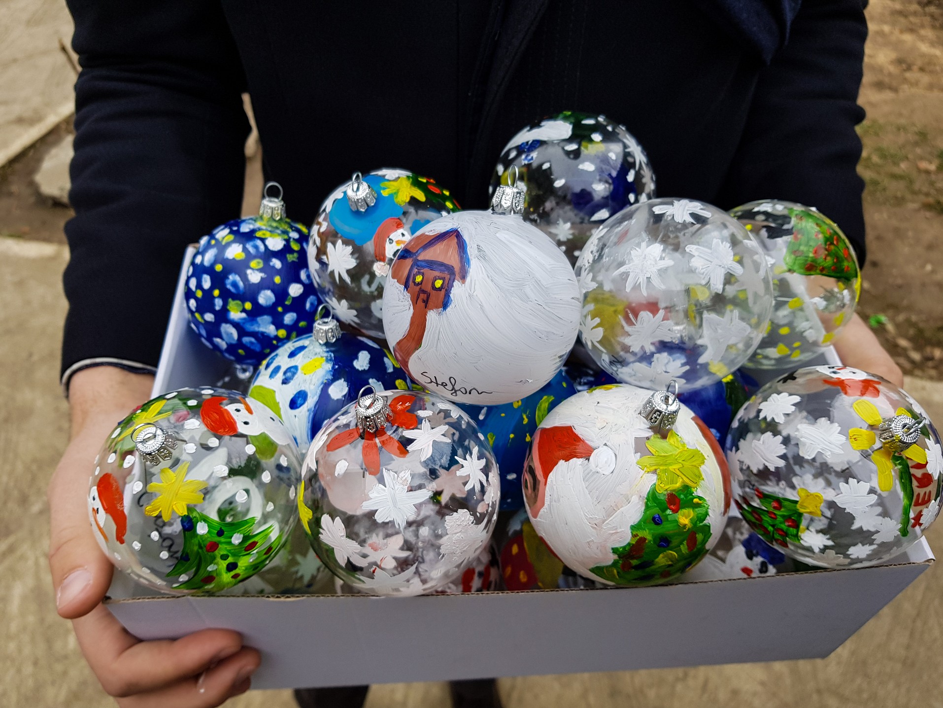 „Cutia cu papucei pentru Ei” împarte din nou bucurii