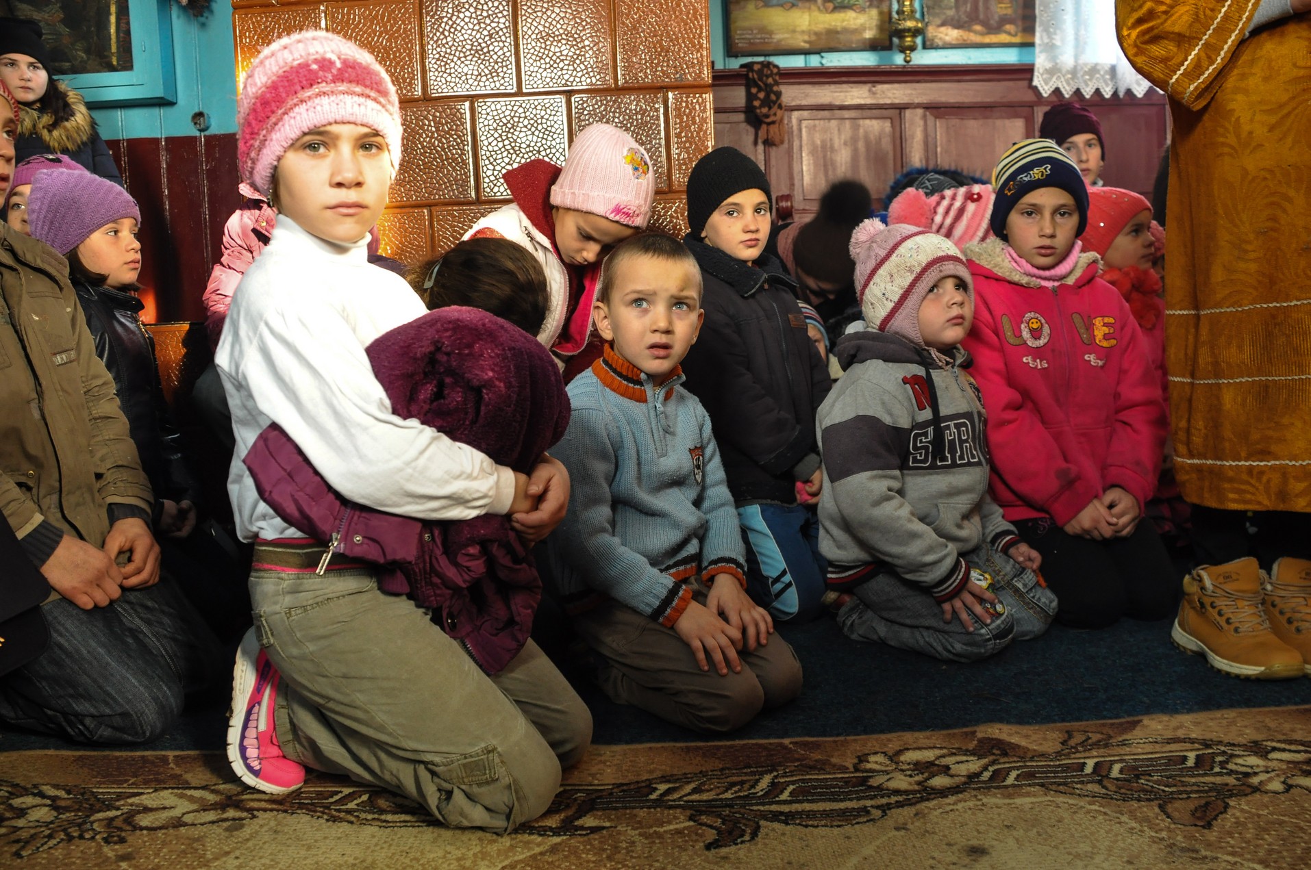 „Cutia cu papucei pentru Ei” împarte din nou bucurii