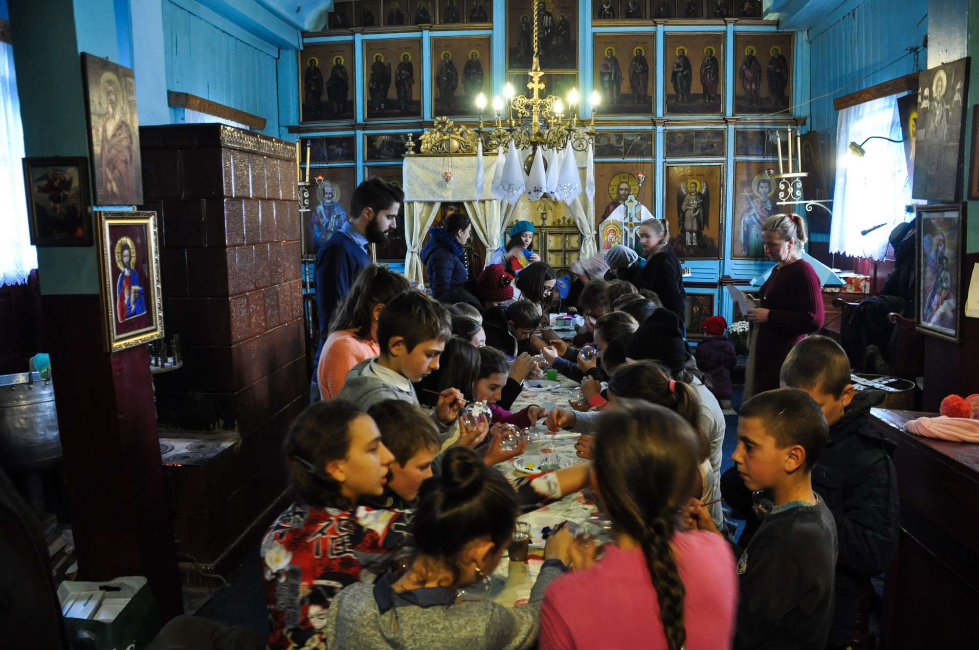 „Cutia cu papucei pentru Ei” împarte din nou bucurii