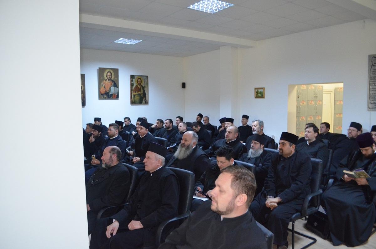 Sfânta Liturghie arhierească și ședință semestrială la Vaslui