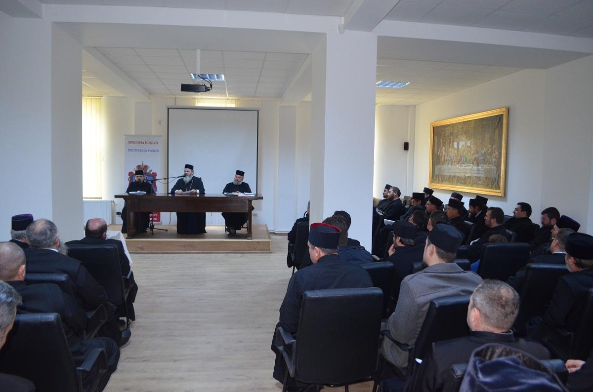 Sfânta Liturghie arhierească și ședință semestrială la Vaslui