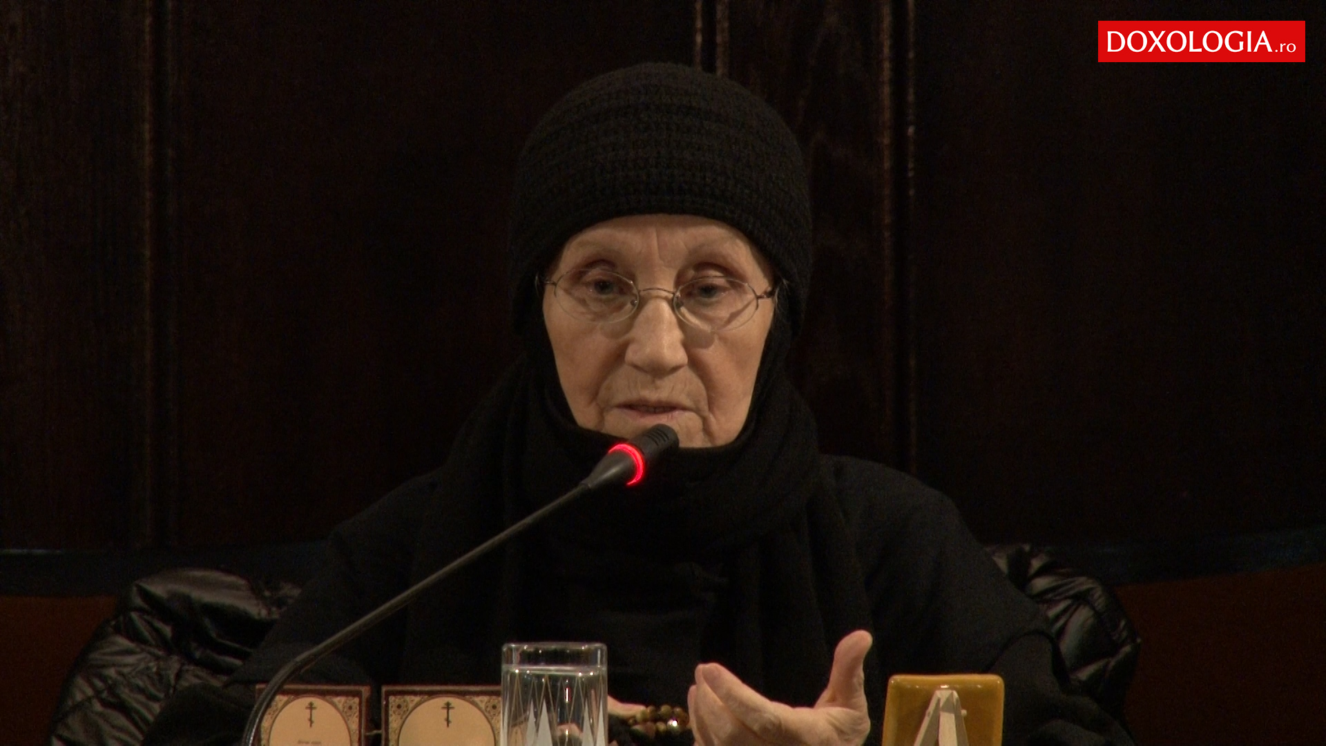 (Video) „Treptele iubirii – de la prietenie la căsătorie” – Maica Siluana Vlad | Partea I