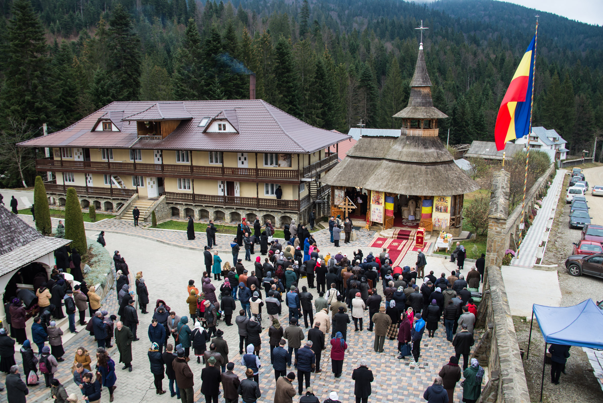 Hram la mănăstirea nemțeană Petru Vodă: „Omul are menirea să preguste din viața îngerească”