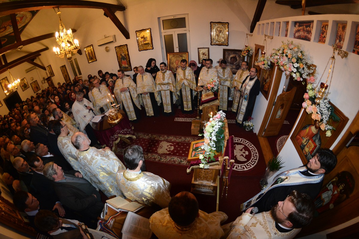 „Îngerii aşază lumea pe cărarea mântuirii”