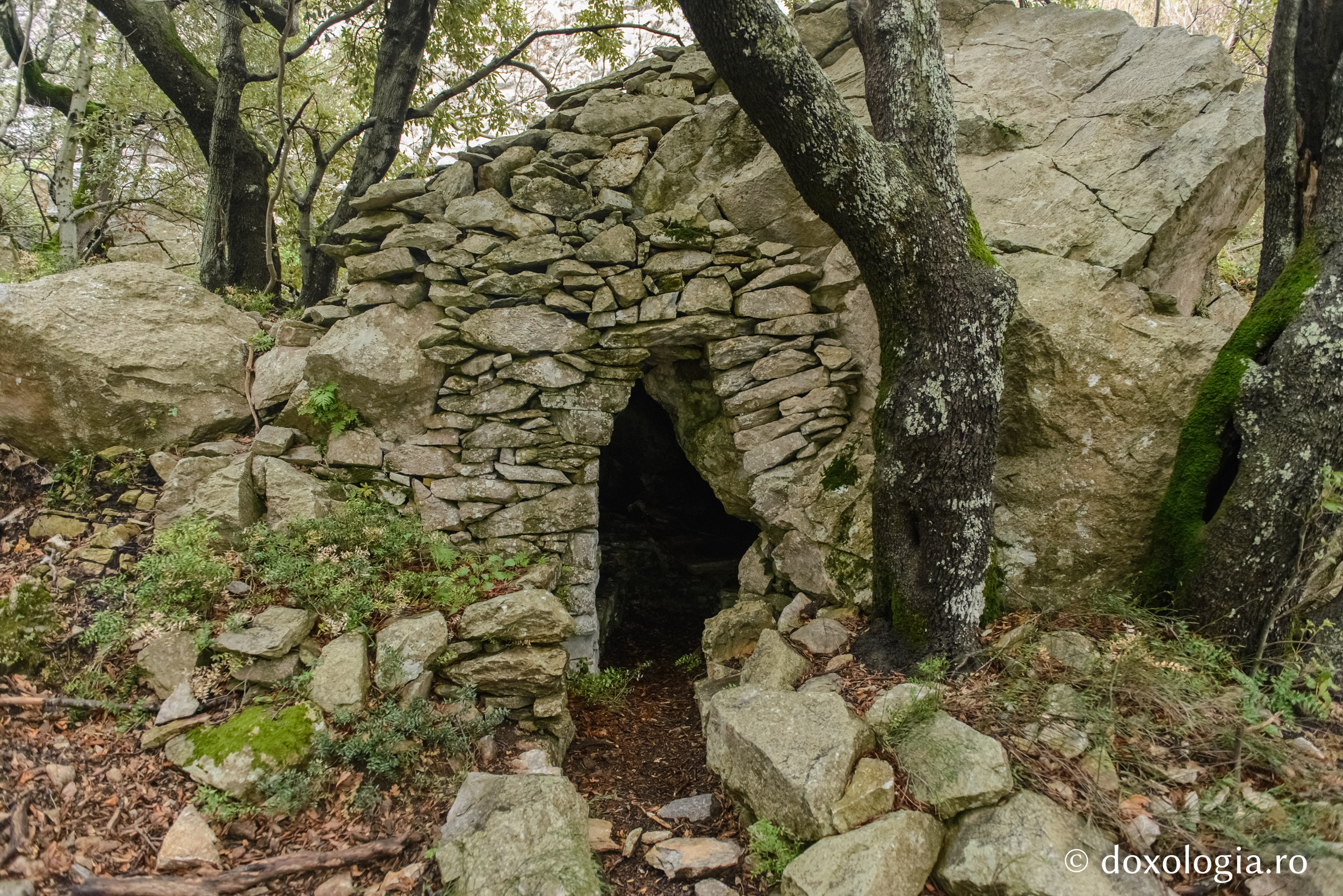 Peştera cu apă „Hairi” – Kavsokalivia, Athos