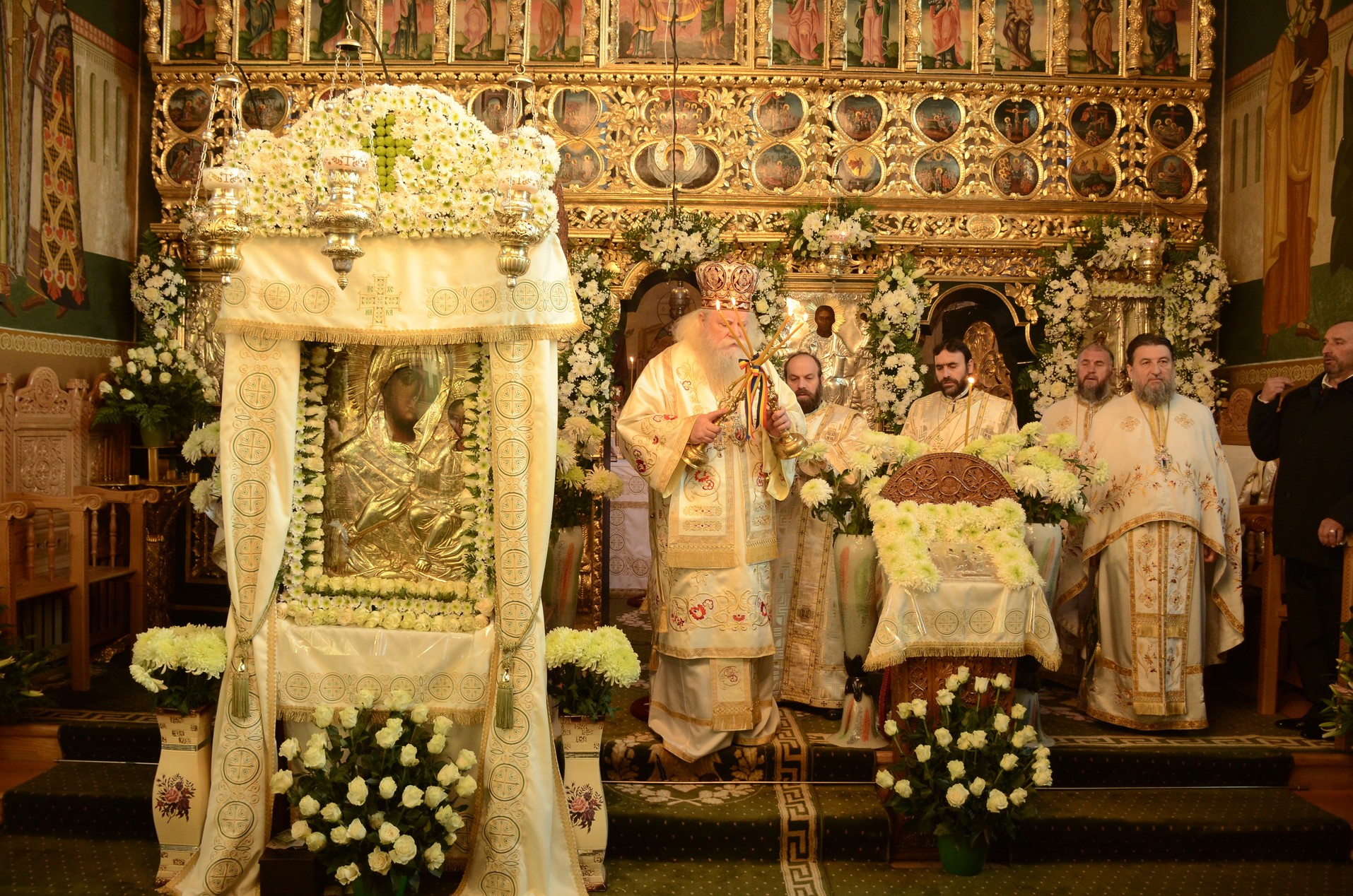 Preasfințitul Părinte Calinic Botoșăneanul, la hramul Schitului Vovidenia-Neamț: „Intrarea Maicii Domnului în biserică anticipează intrarea noastră în Biserică prin Sfintele Taine”