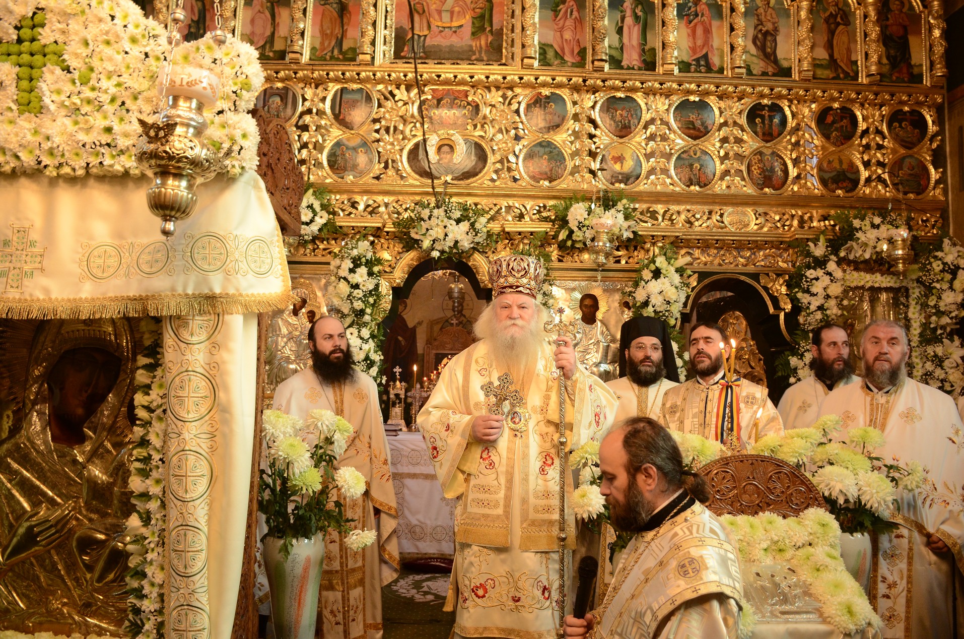 Preasfințitul Părinte Calinic Botoșăneanul, la hramul Schitului Vovidenia-Neamț: „Intrarea Maicii Domnului în biserică anticipează intrarea noastră în Biserică prin Sfintele Taine”