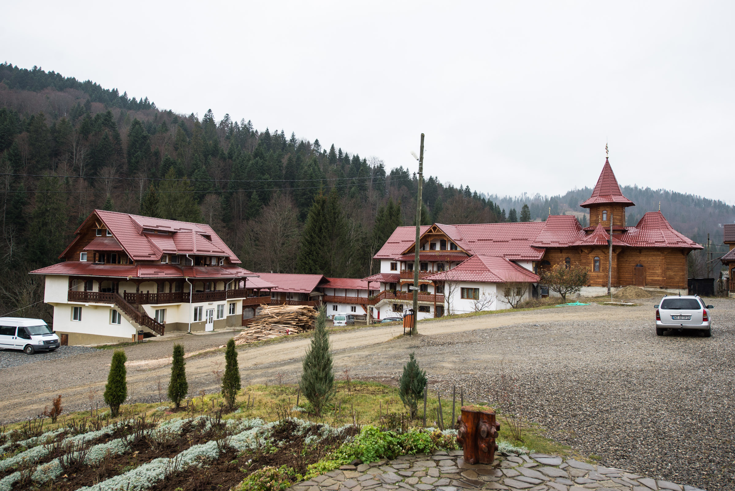 Hram la mănăstirea nemțeană Petru Vodă: „Omul are menirea să preguste din viața îngerească”