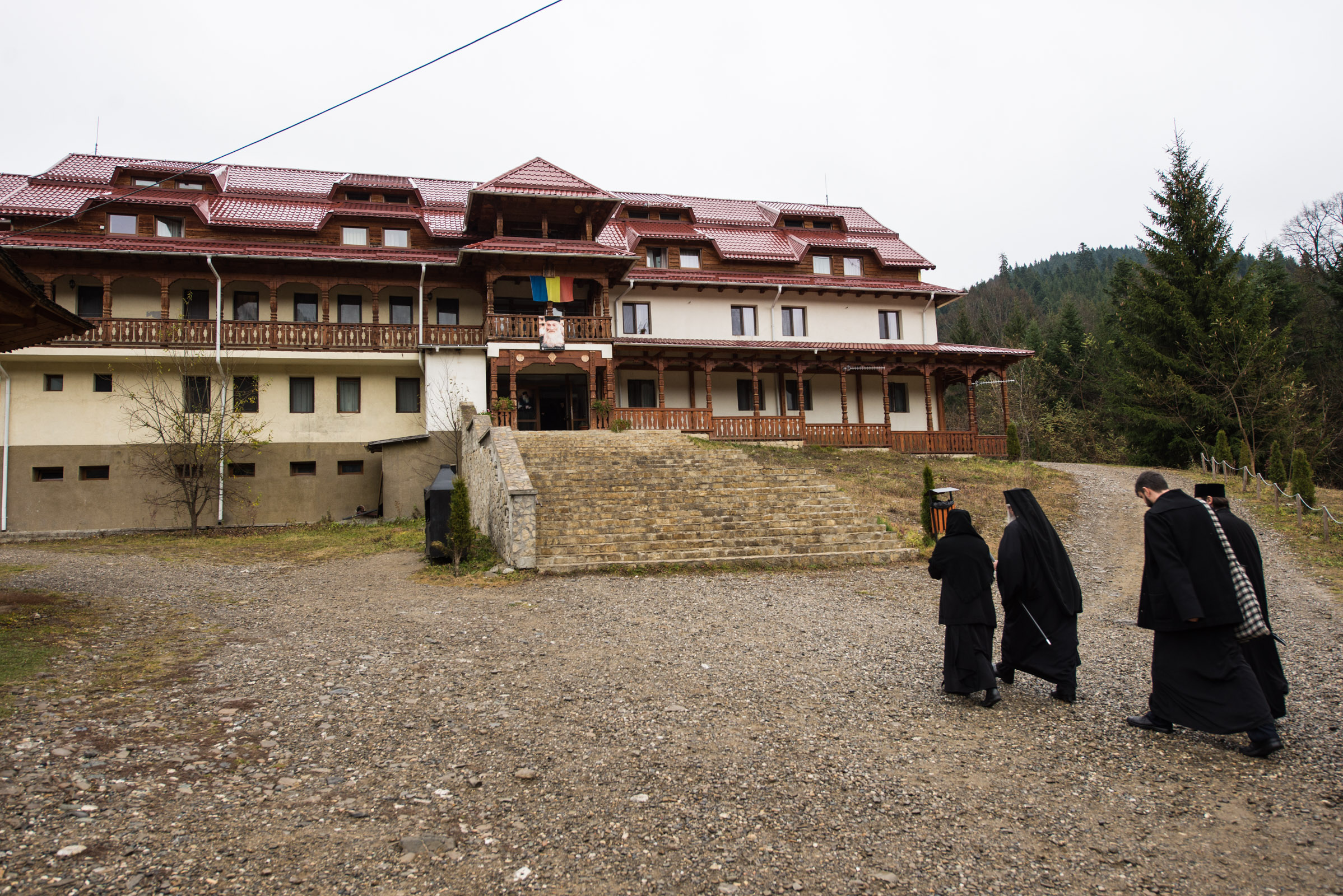 Hram la mănăstirea nemțeană Petru Vodă: „Omul are menirea să preguste din viața îngerească”