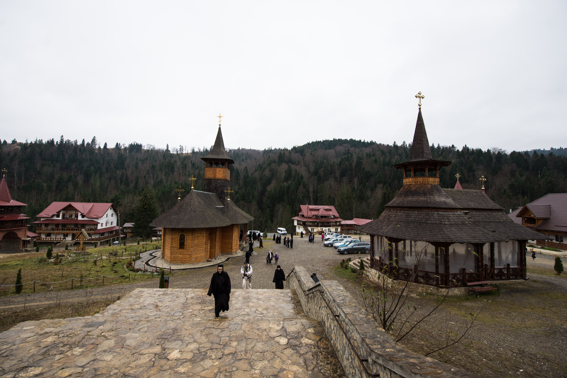 Hram la mănăstirea nemțeană Petru Vodă: „Omul are menirea să preguste din viața îngerească”